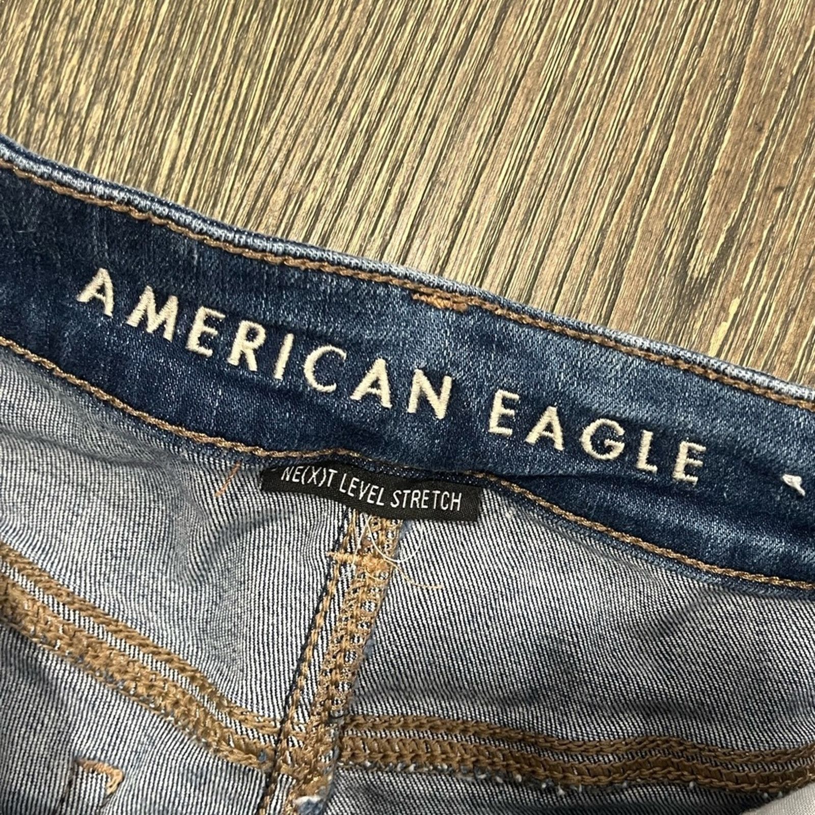American Eagle Outfitters American Eagle Shorts Frayed Hem Medium Wash Blue Size 0 Size 25" / US 0 / IT 36 - 5 Thumbnail