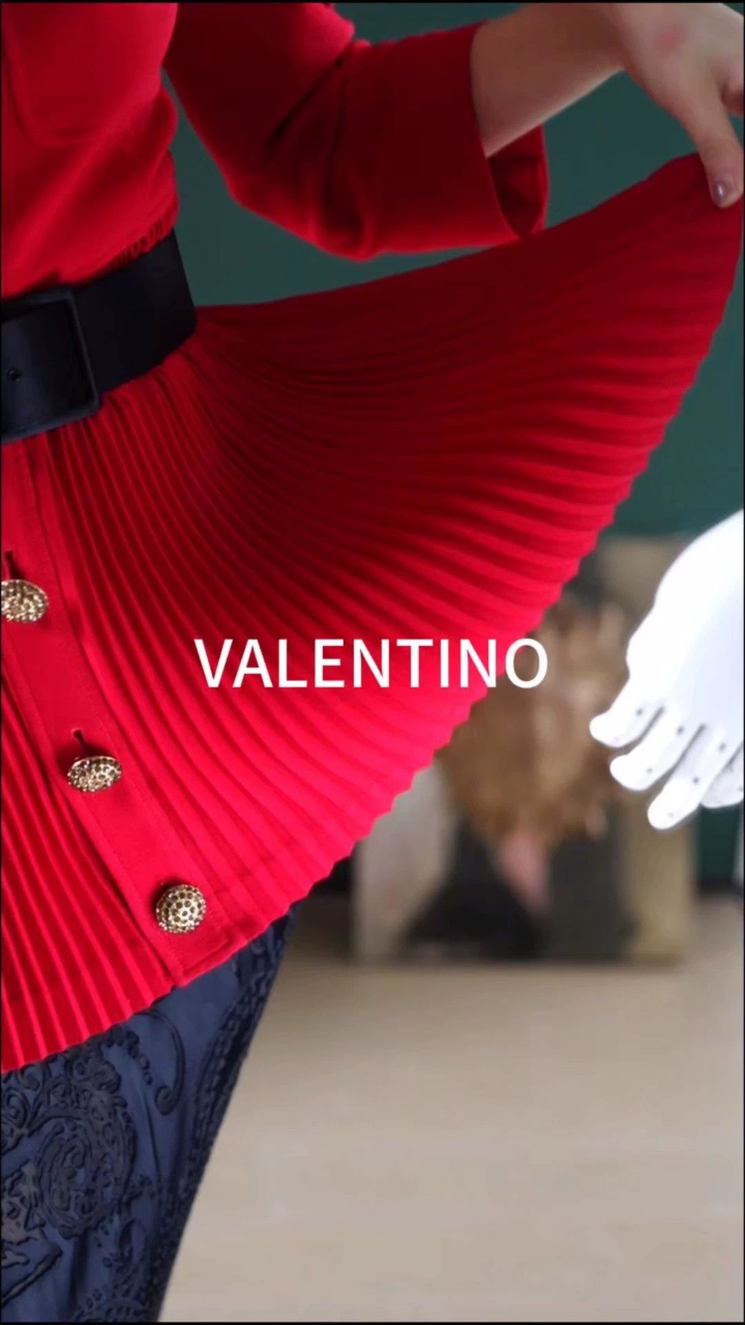 Valentino Valentino Vintage Wool Pleated Red Gemstone Button Blazer Size M / US 6-8 / IT 42-44 - 1 Thumbnail