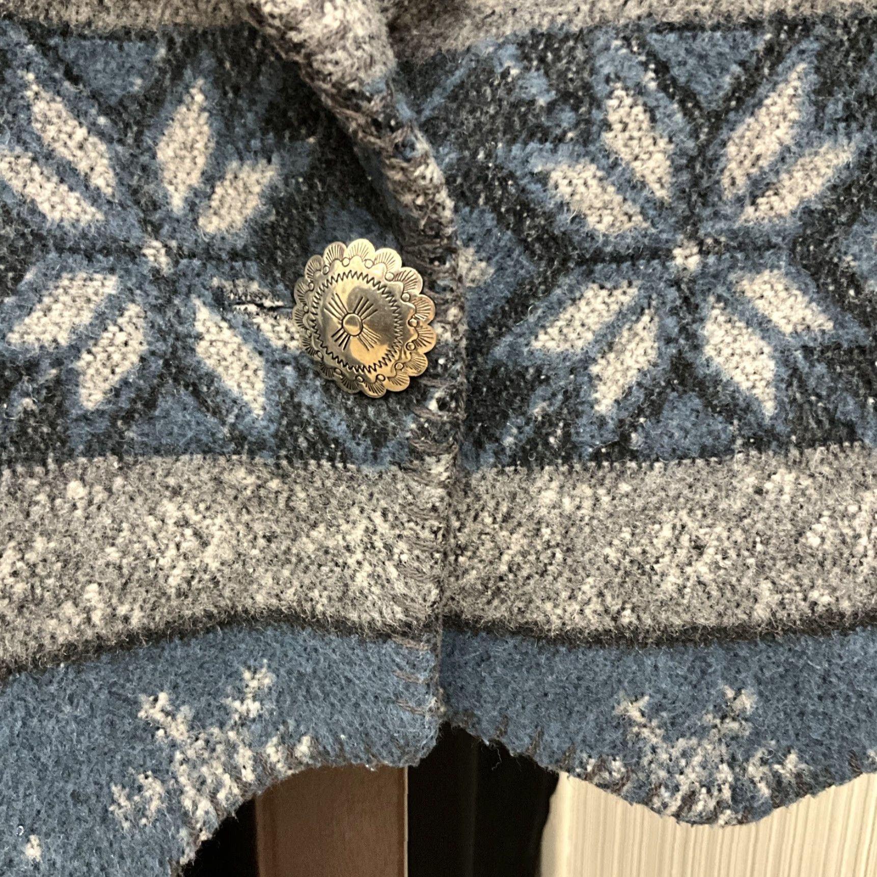 Vintage VINTAGE Polar Bears CROPPED JACKET Wool Blend Gray Women L Wool Blend Southwestern Geometric Padded shoulders 21” 23” Jacket Size L / US 10 / IT 46 - 2 Thumbnail