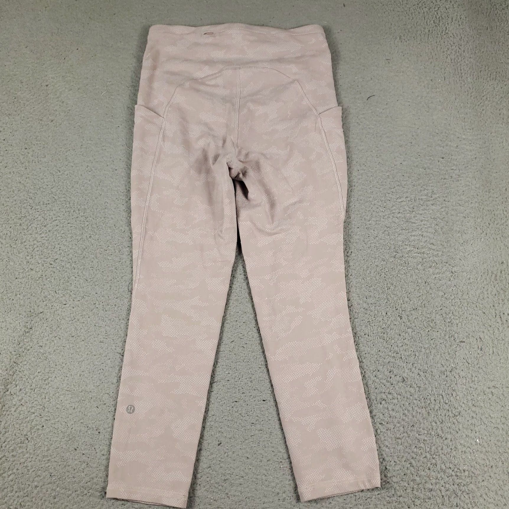 Lululemon VINTAGE Lululemon Capri Leggings Womens Size 6 Pink Camouflage Activewear Athleisure Size 28" / US 6 / IT 42 - 5 Thumbnail