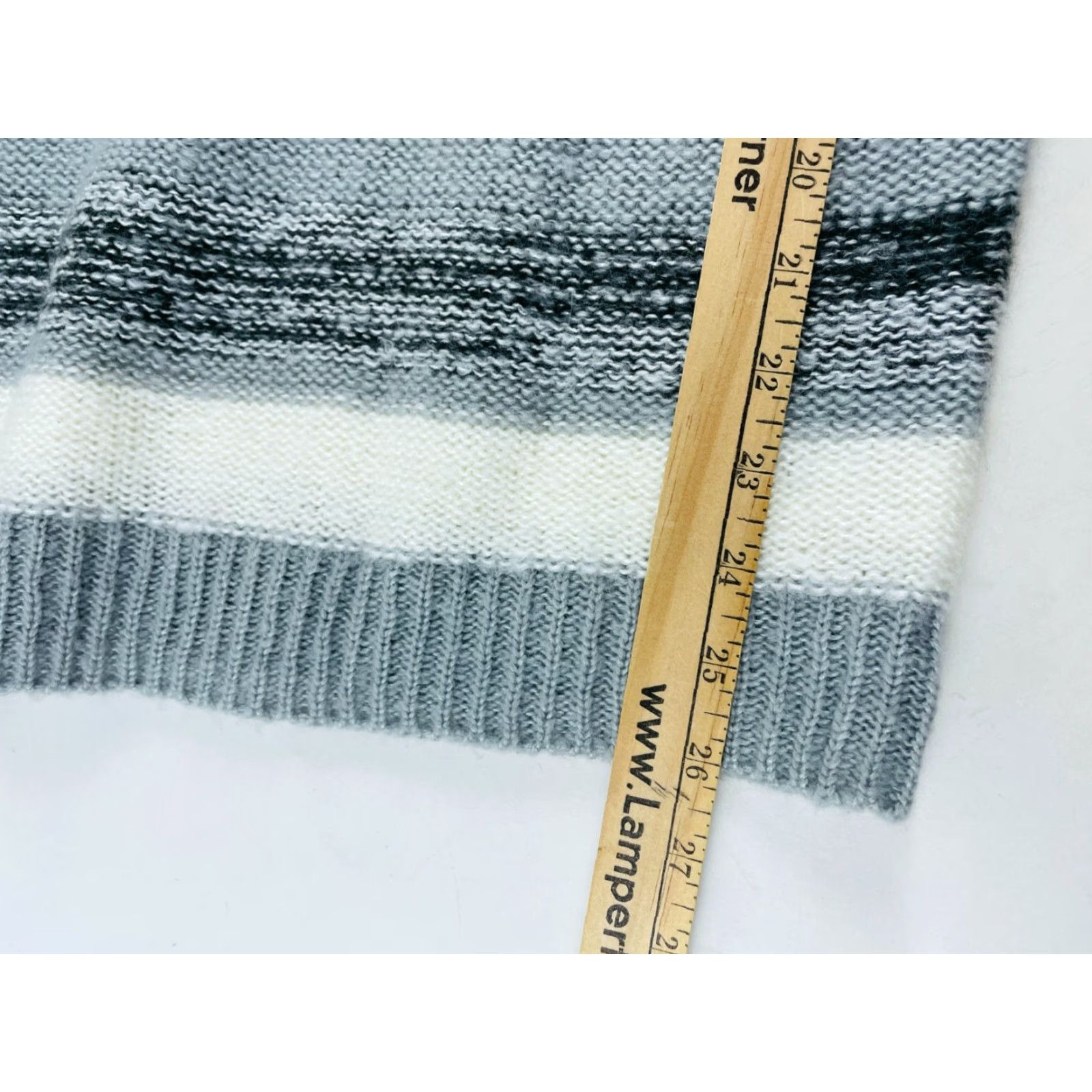 Vintage Maurices Top Women's XS Gray Striped Buttons on Shoulder Long Sleeve Knit Shirt Size XS / US 0-2 / IT 36-38 - 5 Thumbnail