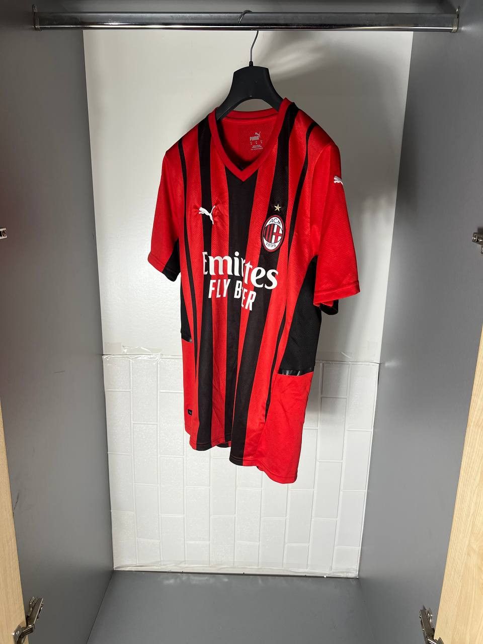 Puma VINTAGE PUMA FC AC MILAN INTER ITALY SOCCER JERSEY Y2K RETRO Size US M / EU 48-50 / 2 - 3 Thumbnail