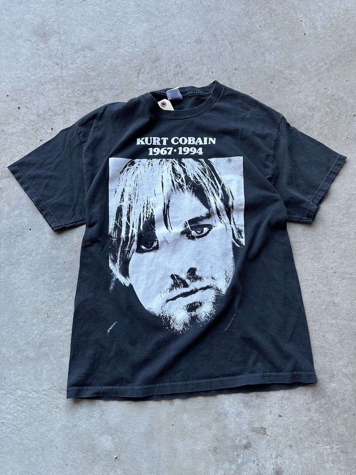 Vintage Very Rare Kurt Cobain Memorial Tee Size US L / EU 52-54 / 3 - 1 Thumbnail