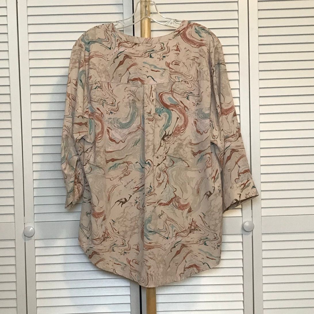 Other Torrid Harper V-Neck 3/4 Roll-Tab Sleeve Blouse 2X Size XXL / US 16-18 / IT 52-54 - 3 Thumbnail