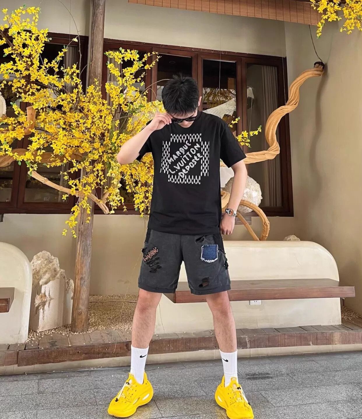 Louis Vuitton Louis Vuitton Pharrell x Pearl Logo Black Men's Tee 4L Size US XXL / EU 58 / 5 - 2 Thumbnail