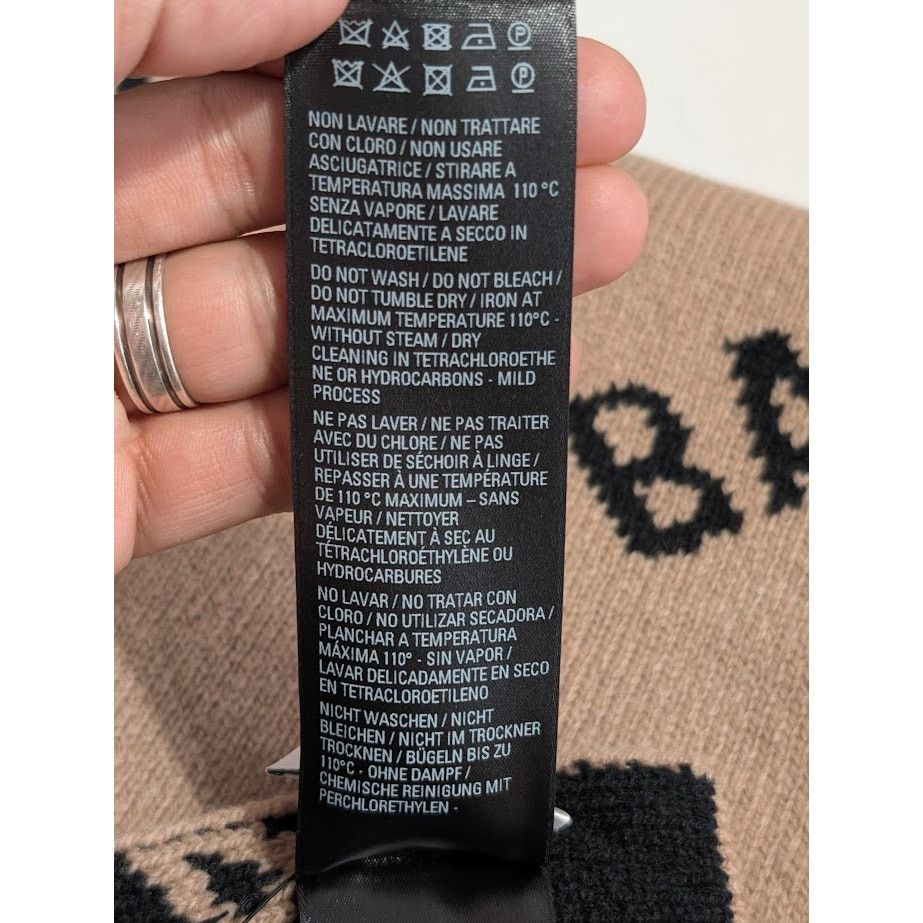 Balenciaga o1rshd1 Size: OS / Logo Scarf in Beige Size ONE SIZE - 16 Thumbnail