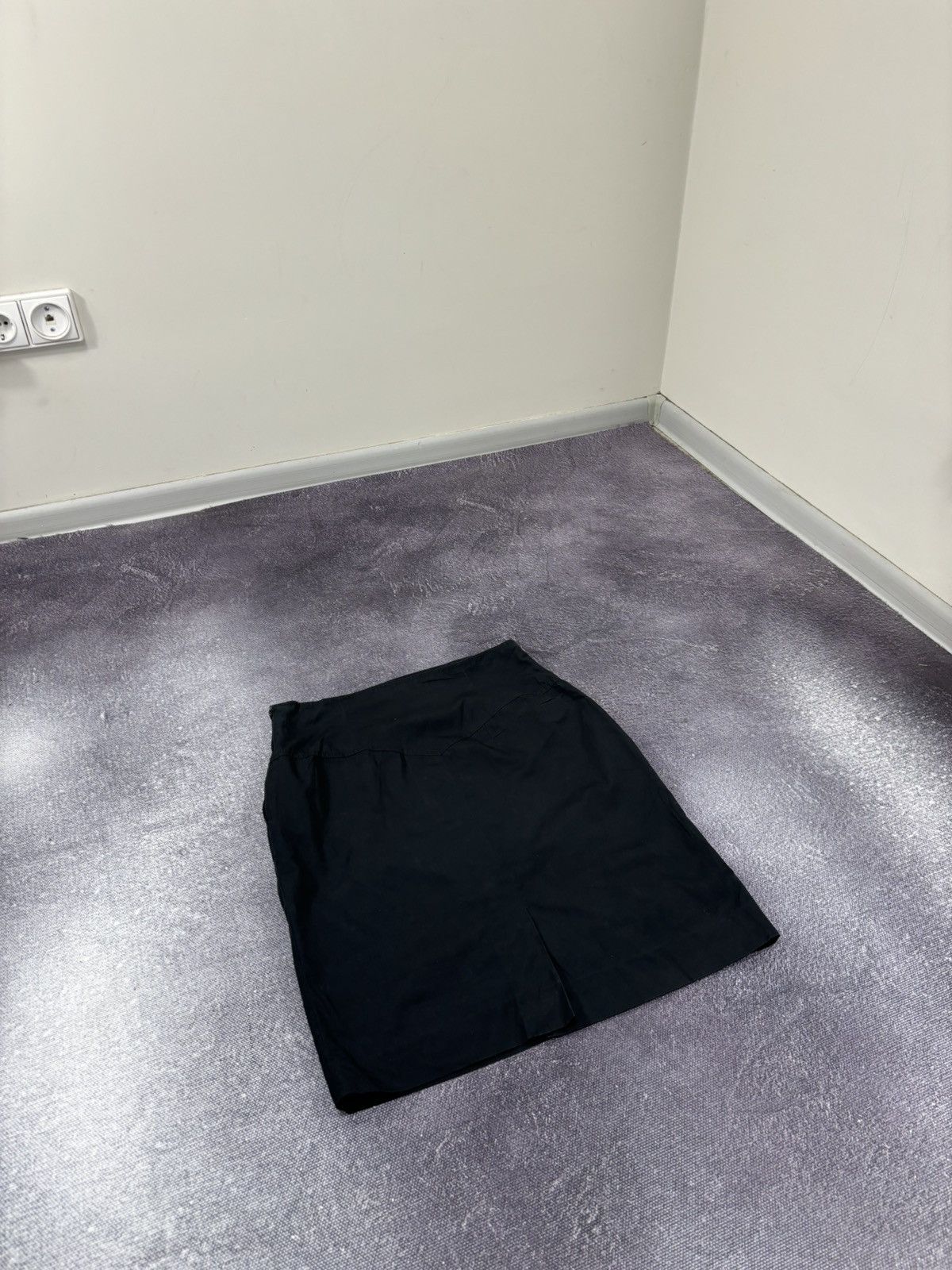 Max Mara Vintage Max Mara Women’s Black Luxury Straight Midi Skirt Size 30" / US 8 / IT 44 - 15 Thumbnail