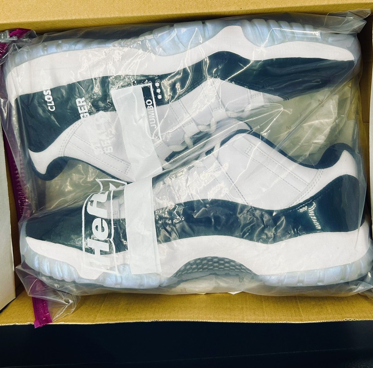 Jordan Brand Size 13 - Air Jordan 11 Retro Low Emerald ‘2018’ Size US 13 / EU 46 - 8 Thumbnail