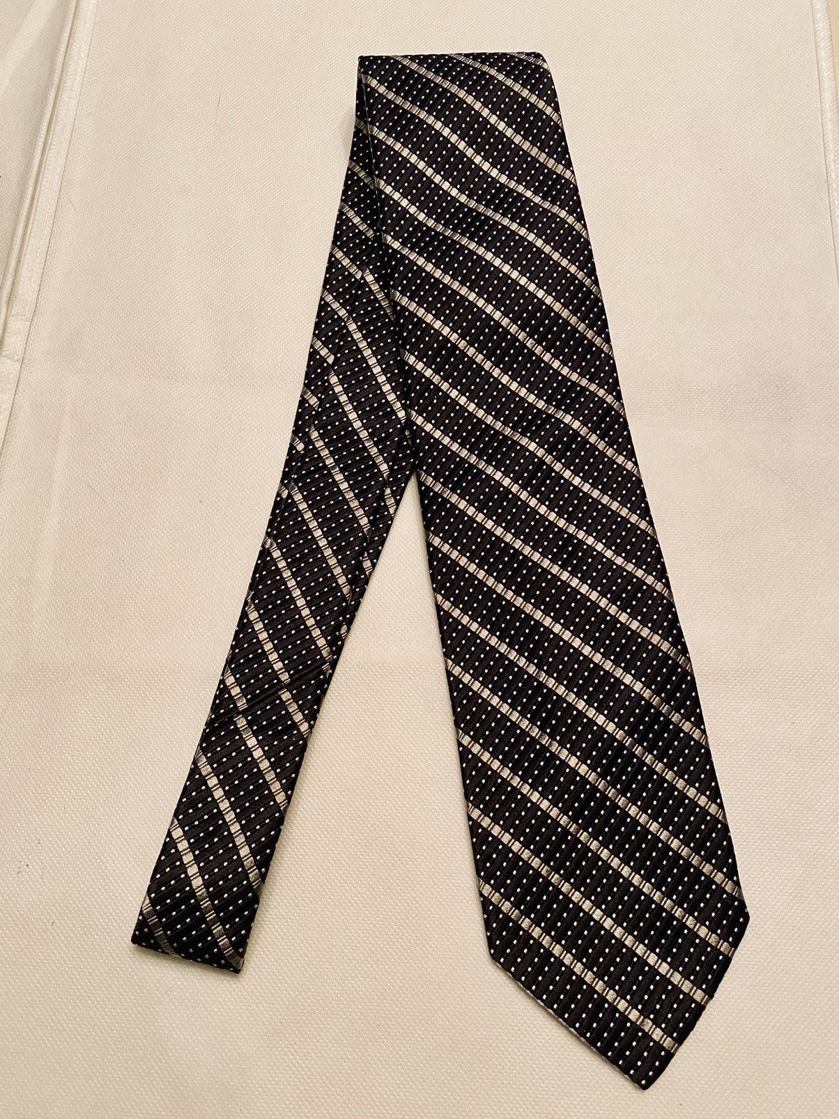 Robert Talbott Robert Talbott 🇺🇸 LE Black seven fold tie #1 of 110 NWT Size ONE SIZE - 1 Thumbnail