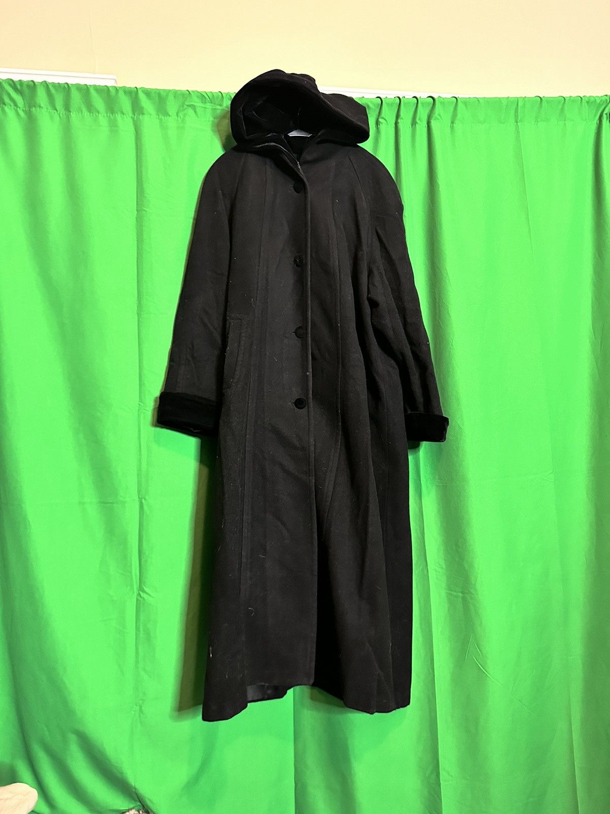 Halston Vintage runway black velvet floor length coat Size XL / US 12-14 / IT 48-50 - 1 Thumbnail