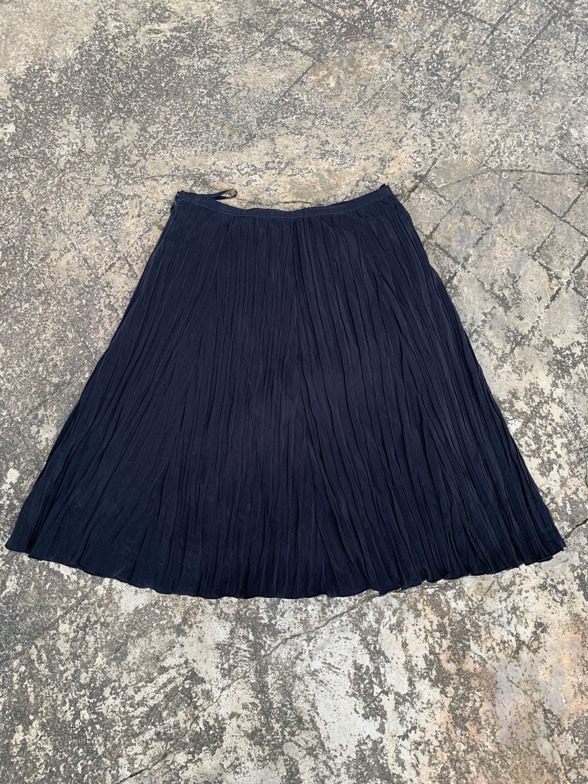 Japanese Brand × Pleats Please Issey Miyake 1990s Interplanet Japan Black Pleated Midi Skirt Size 26" / US 2 / IT 38 - 2 Thumbnail