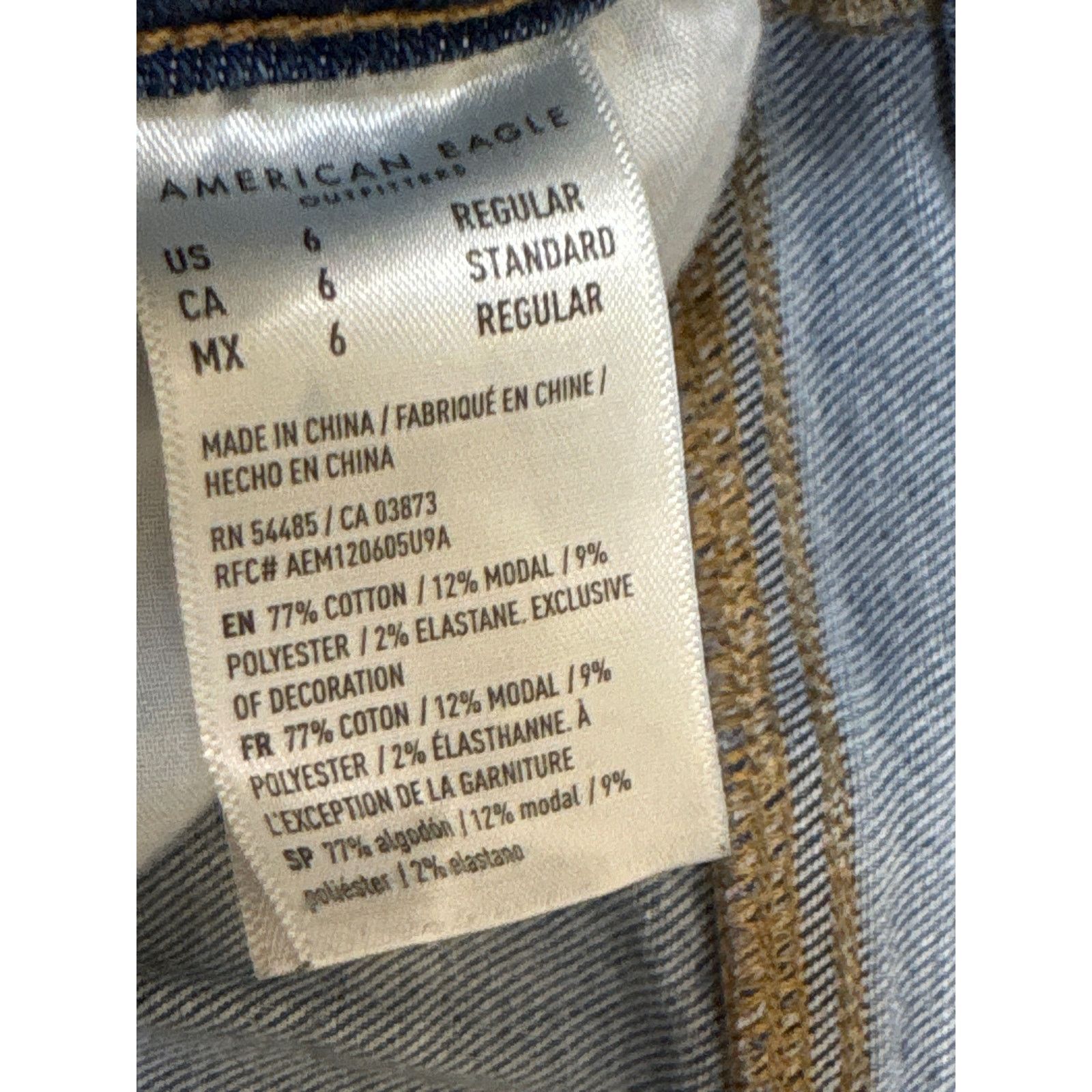 American Eagle Outfitters American Eagle stretchy Mom Jean distressed size 6 regular Size 28" / US 6 / IT 42 - 4 Thumbnail