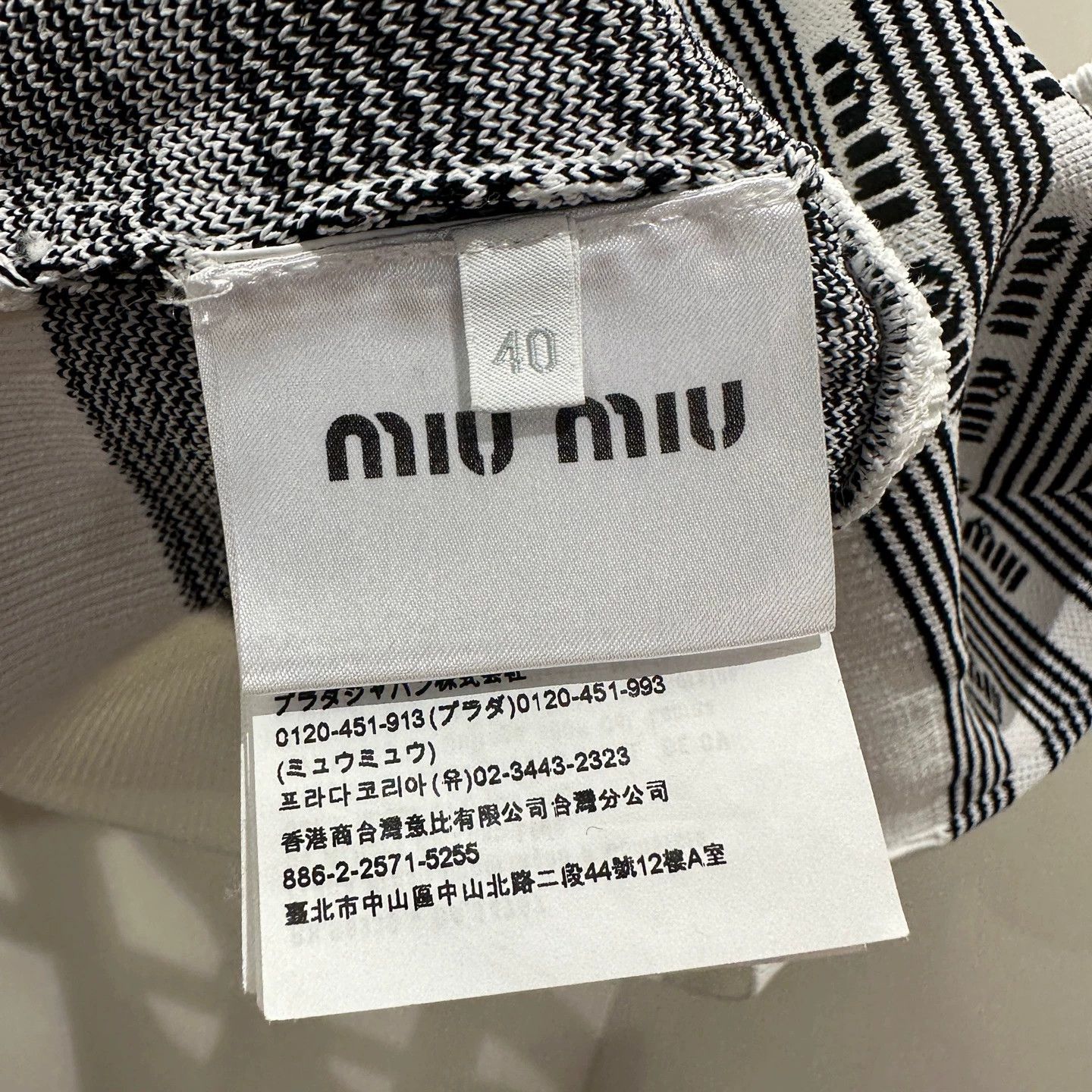Miu Miu MIU MIU women's all over slogan tank top may719 40 Size S / US 4 / IT 40 - 4 Thumbnail