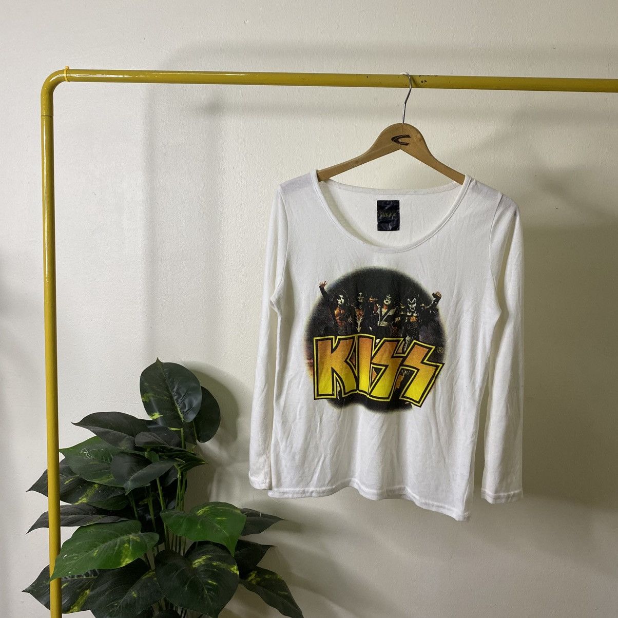 KISS 2012 Kiss Official Reissue Women LS Band T Shirt Size US S / EU 44-46 / 1 - 1 Thumbnail