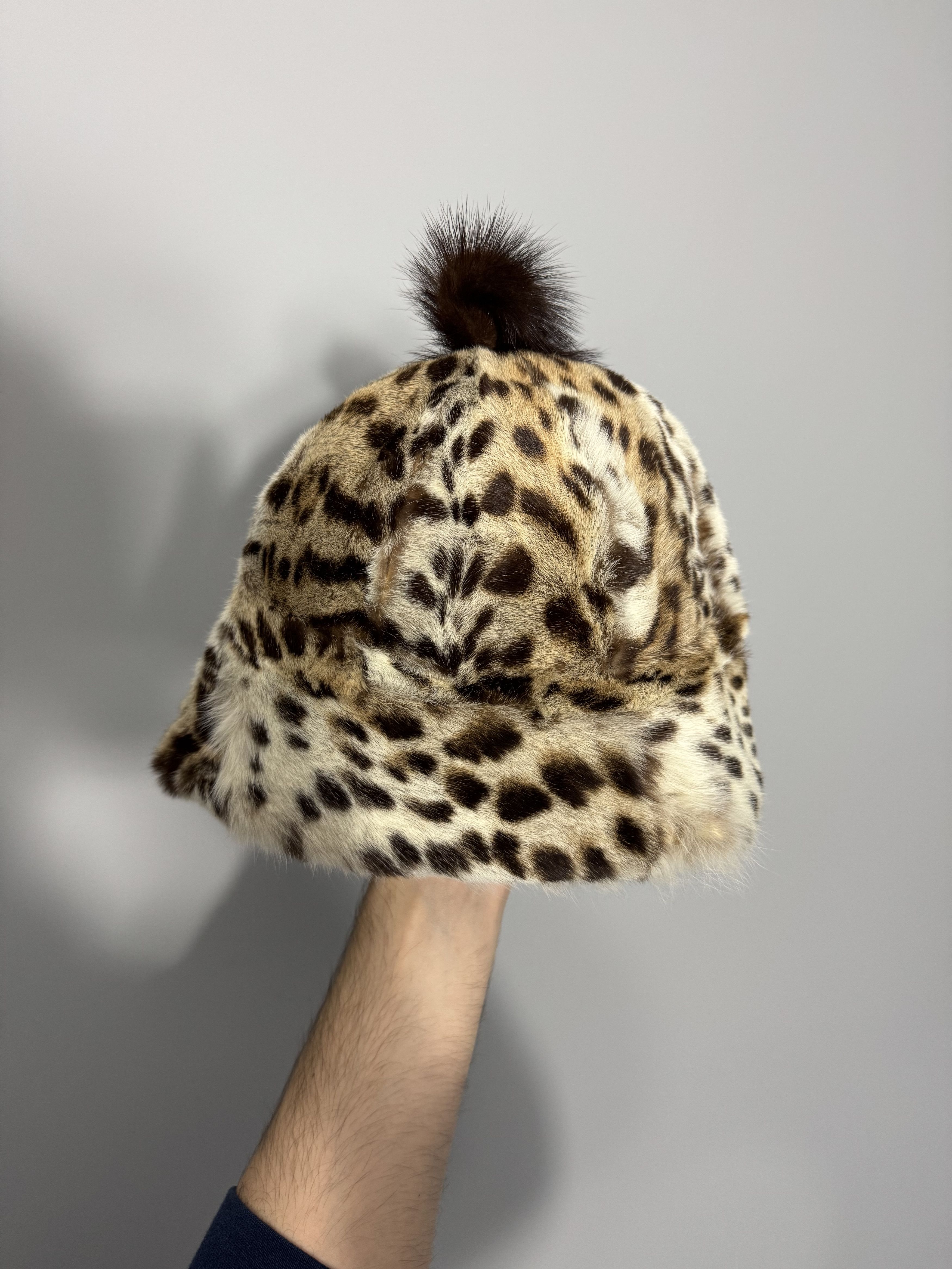 Vintage Vintage 90s Real Fur Leopard Pattern Hat with Mink Pom-Pom Size ONE SIZE - 1 Thumbnail