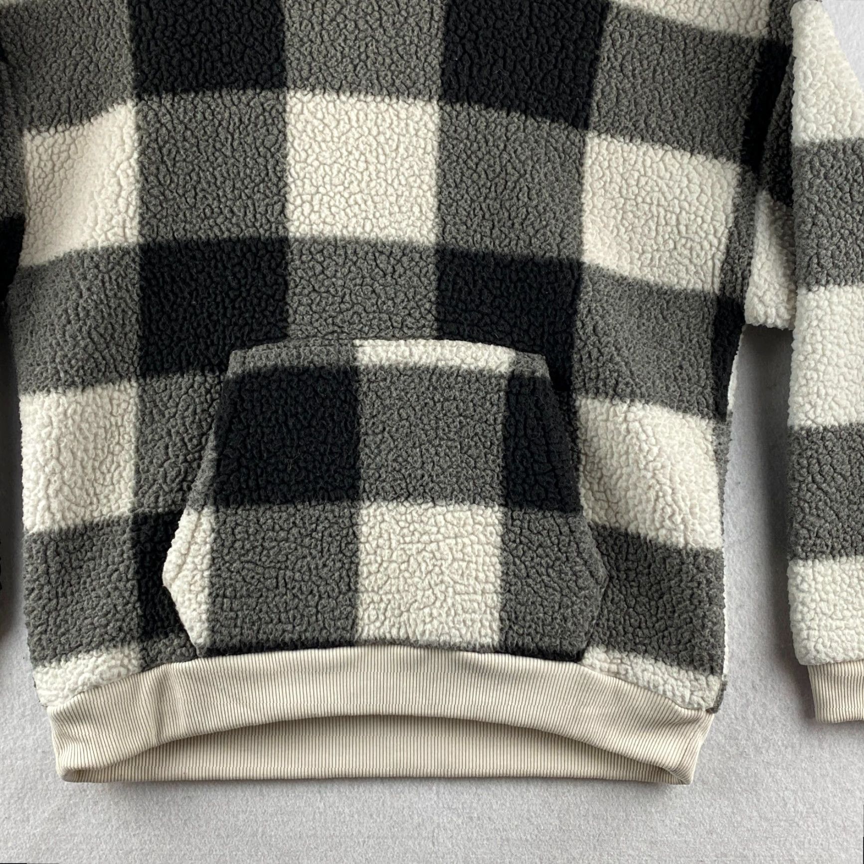 American Eagle Outfitters American Eagle Hoodie Womens Medium M Black White Colorblock Sherpa Pullover Size M / US 6-8 / IT 42-44 - 3 Thumbnail