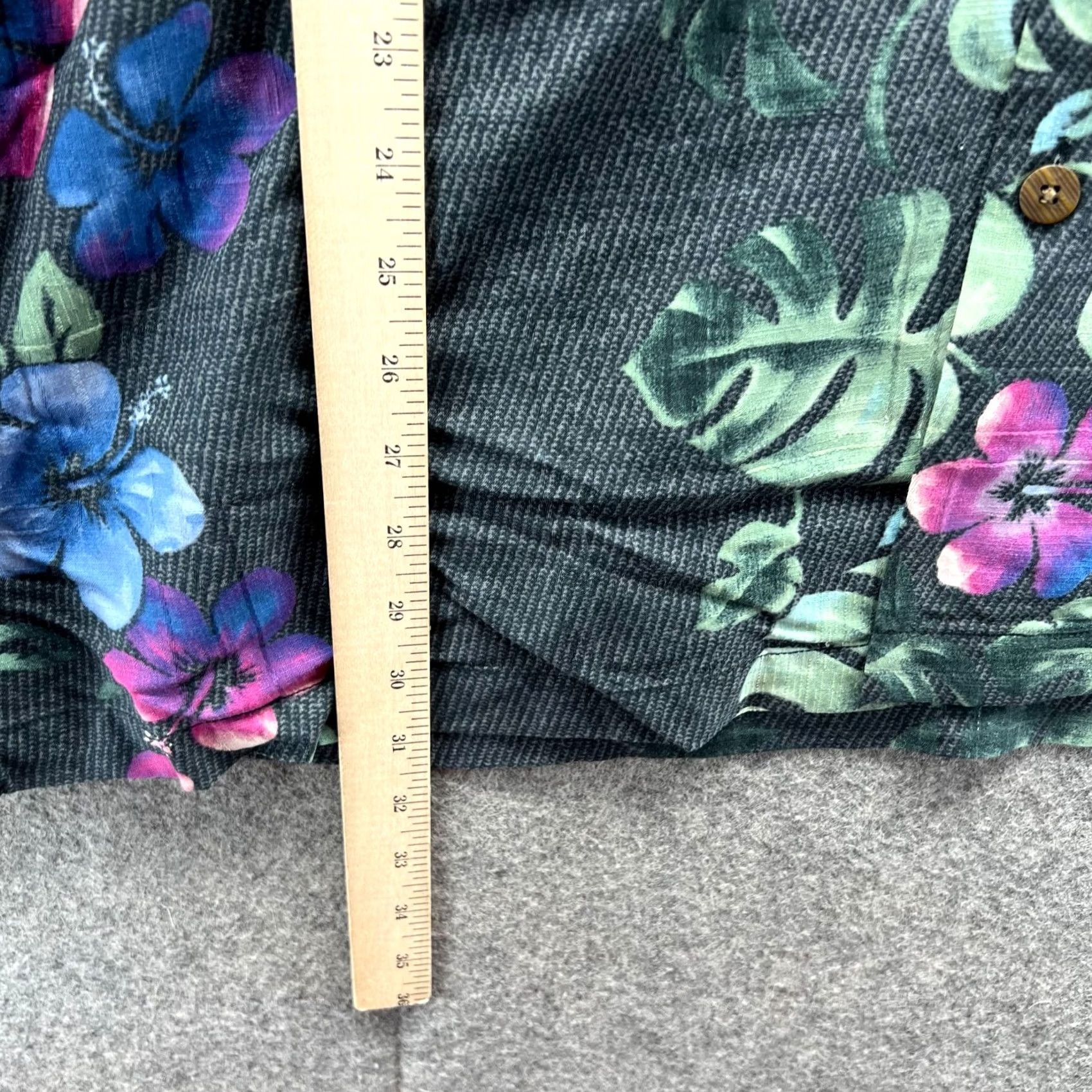 Tommy Bahama Tommy Bahama Shirt XL Gray Floral Silk Button Down Hawaiian Botanic Nightshade Mens Regular Button-Up Collared Classic Hawaiian Theme All Seasons Size US XL / EU 56 / 4 - 4 Thumbnail