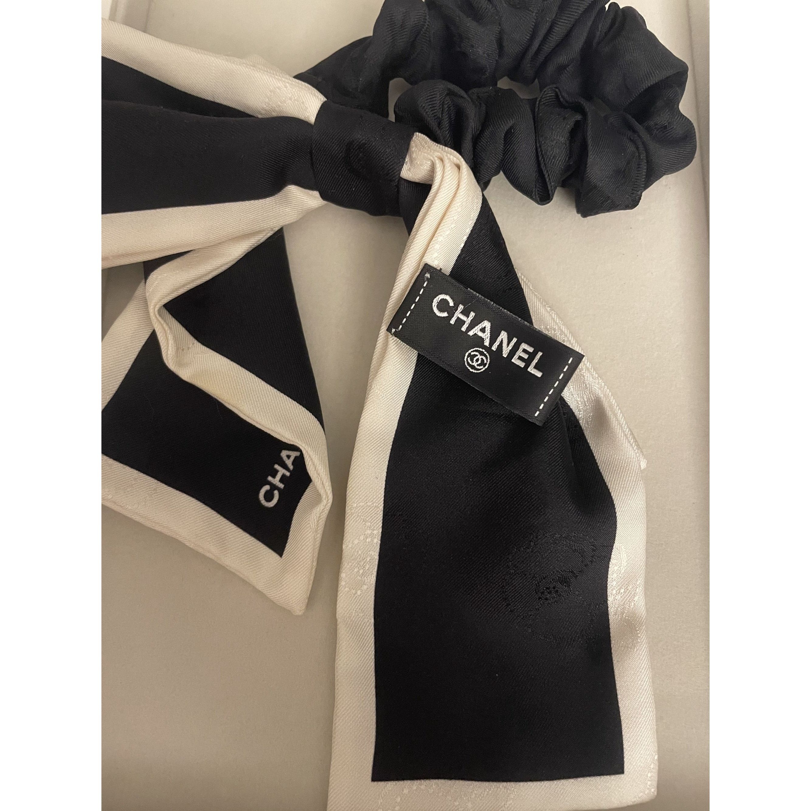 Chanel Chanel Black & White Silk Hair Scrunchie With Bow Size ONE SIZE - 4 Thumbnail
