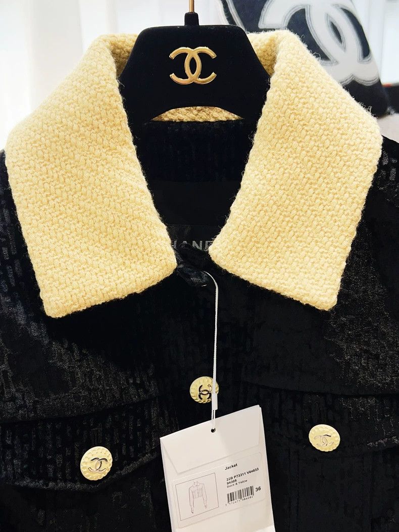 Chanel Chanel 22B Autumn and Winter Preview Series Black Yellow E Size XS / US 0-2 / IT 36-38 - 4 Thumbnail