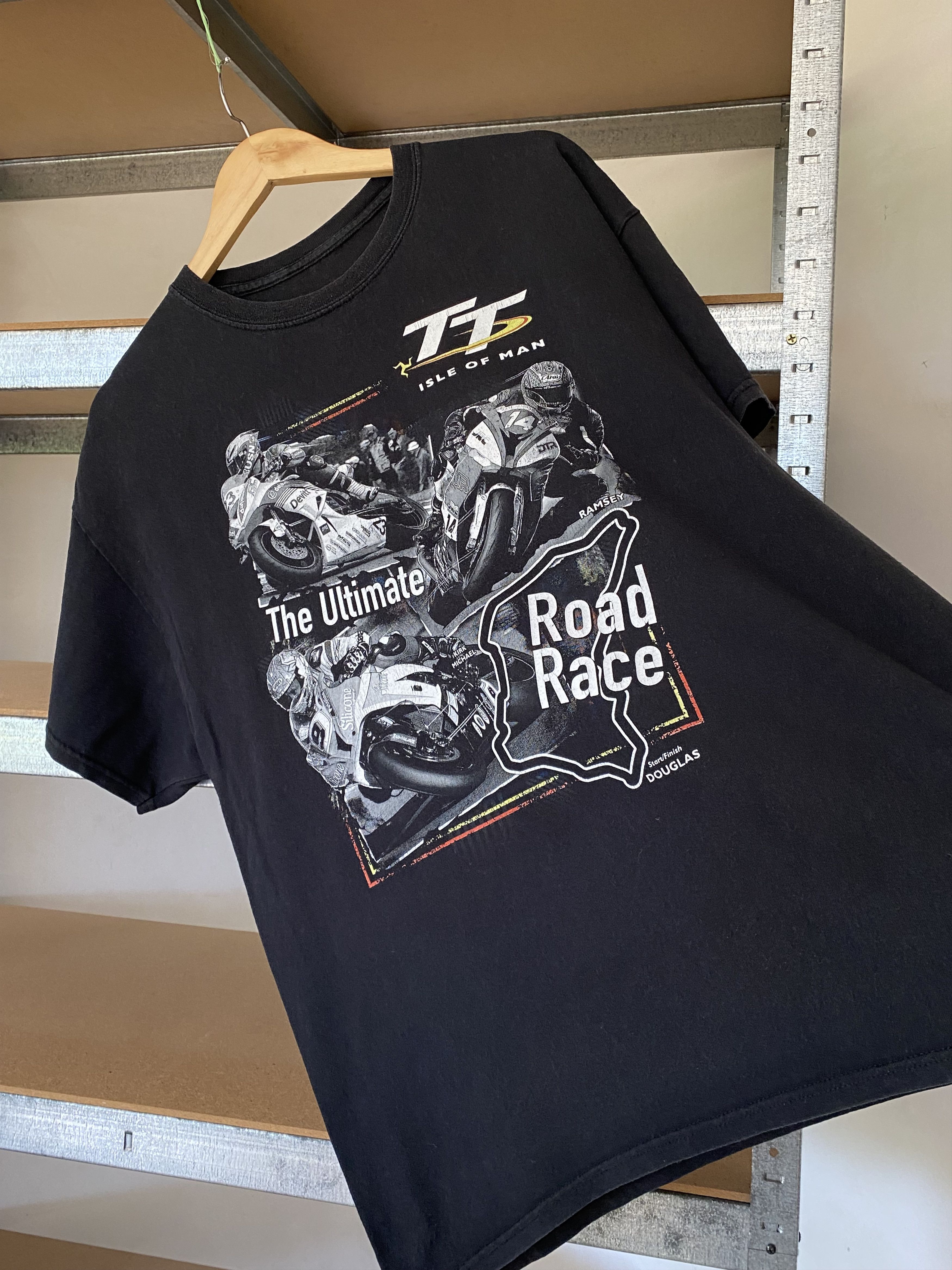 Vintage TT Isle Of Man Vintage 2000s The Ultimate Moto Racing Tee Size US L / EU 52-54 / 3 - 7 Thumbnail