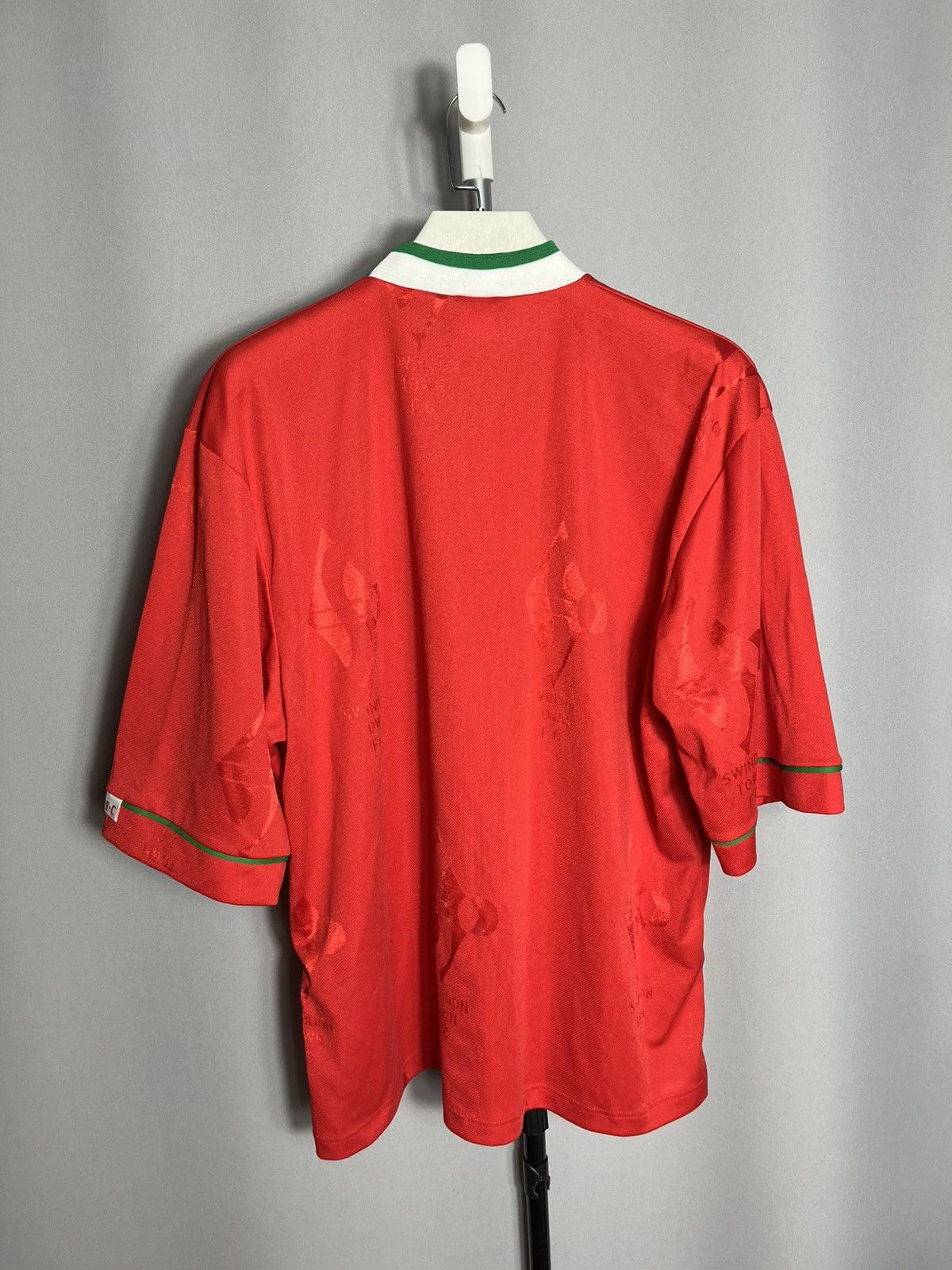 Mizuno SWINDON TOWN 1995 1996 1997 HOME FOOTBALL MIZUNO JERSEY Size US XL / EU 56 / 4 - 6 Thumbnail