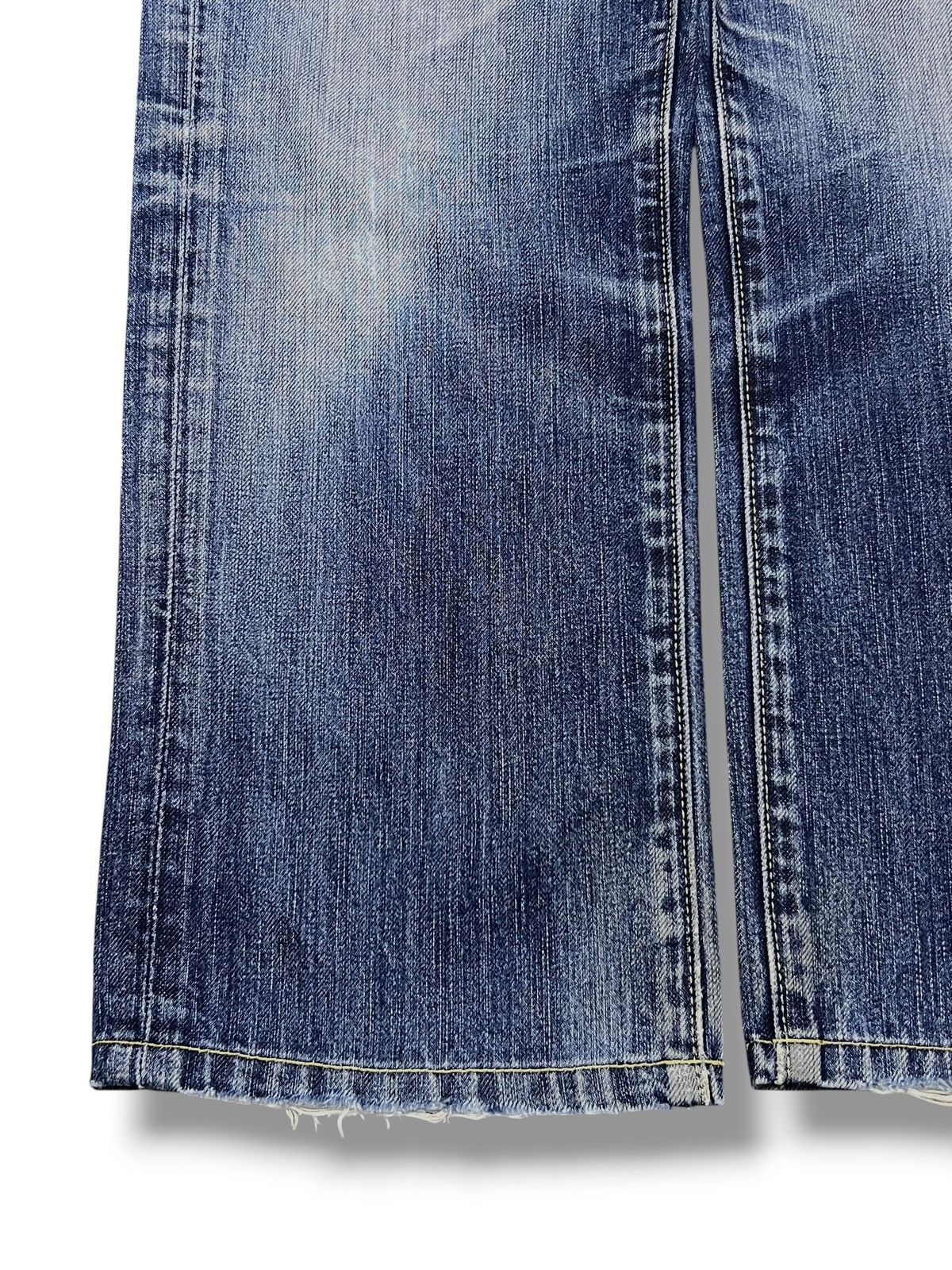 Uniqlo Vintage Uniqlo UJ - Faded Wash, Distressed Denim Size US 31 - 6 Thumbnail