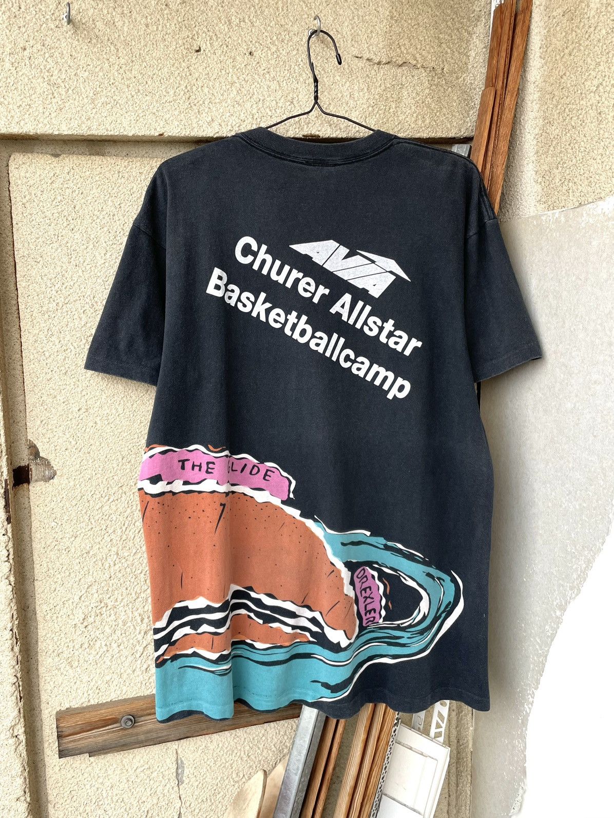 Vintage Vintage 90s Clyde Drexler Basketball NBA Over Print T-Shirt Size US XL / EU 56 / 4 - 14 Thumbnail