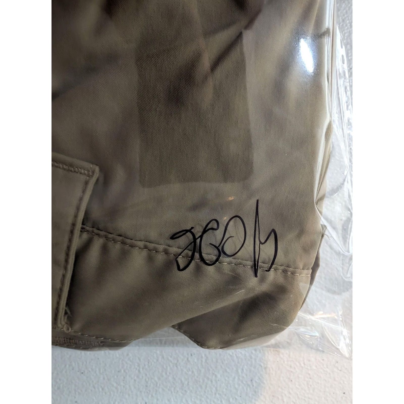 Vintage LL Bean Pants Mens XL Beige Convertible Cargo Hiking Nylon Stretch Zip Pocket Mens Relaxed Straight Leg KHaki Pant Size US 36 / EU 52 - 7 Thumbnail