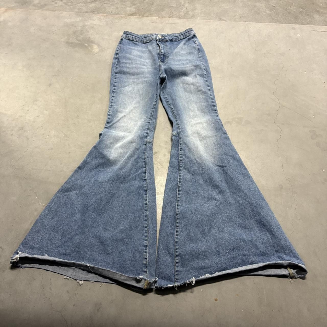 Vintage Crazy Vintage Y2K/2000s Super Baggy Super Wideleg Medium Wash Denim Jeans! Size 25" / US 0 / IT 36 - 1 Thumbnail