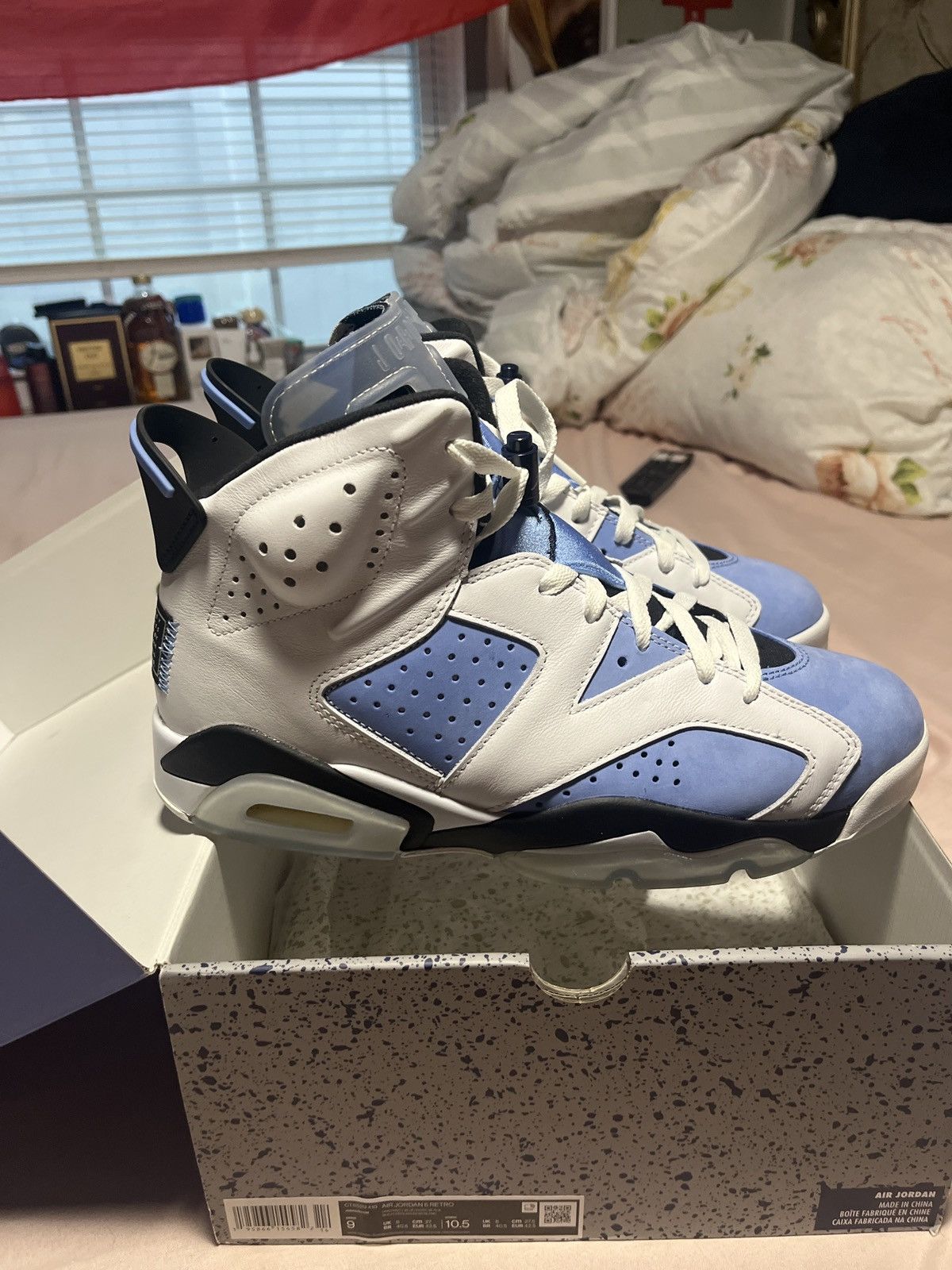 Jordan Brand Jordan 6 UNC blue & white color way Size US 9 / EU 42 - 2 Thumbnail