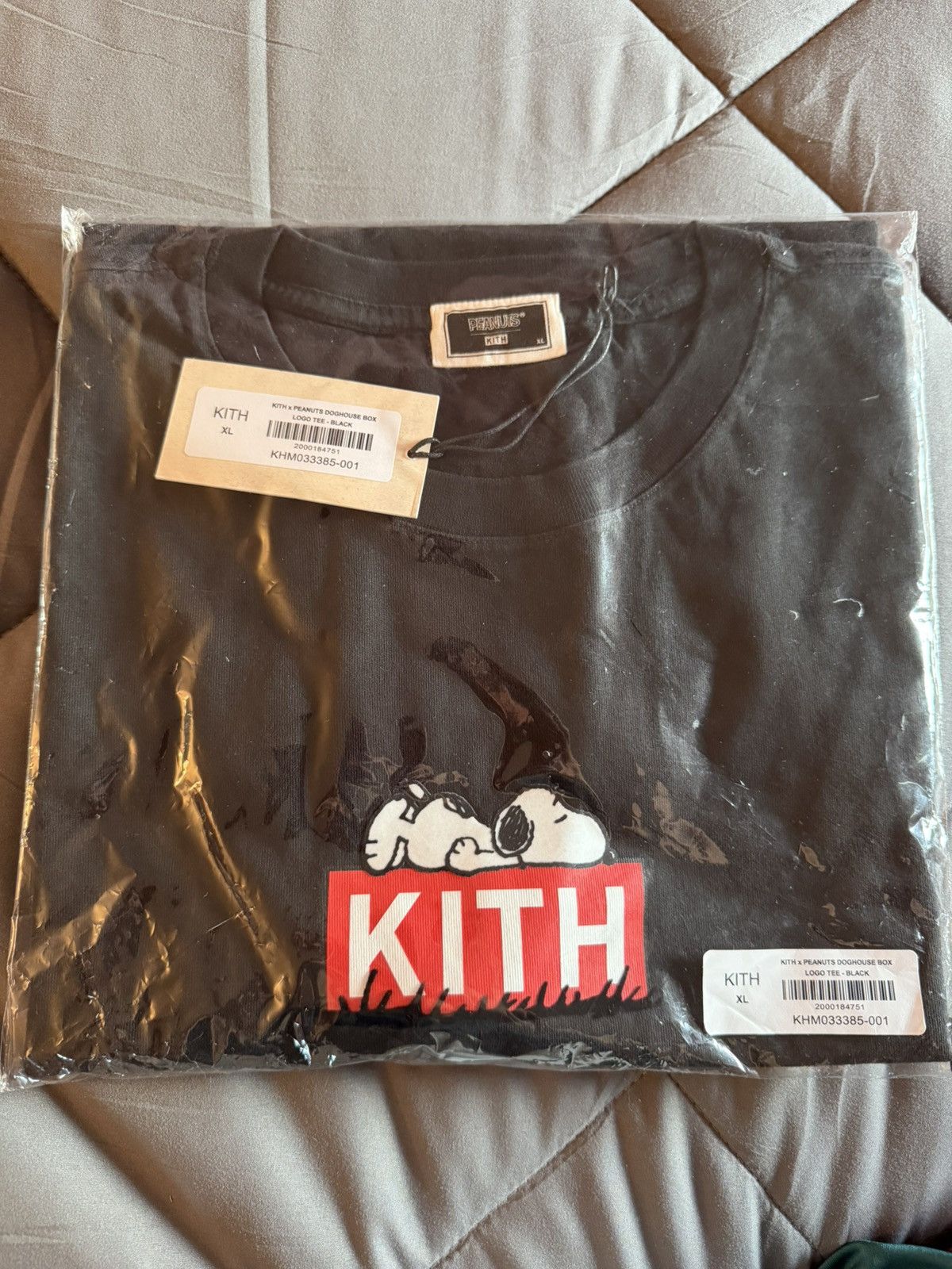 Kith × Peanuts Doghouse Box Logo Tee Size US XL / EU 56 / 4 - 1 Thumbnail