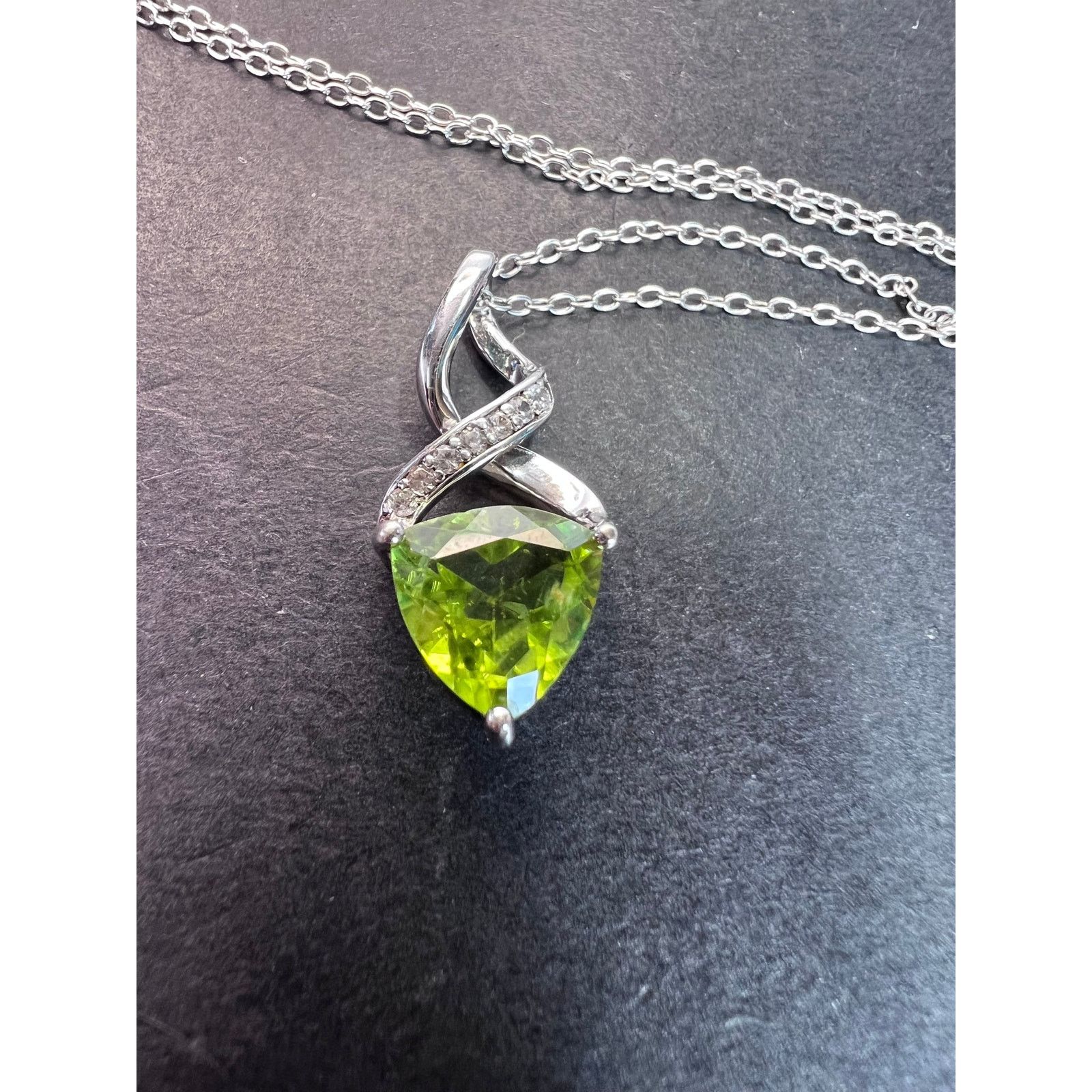 Other Trilliant cut peridot and sterling silver pendant and chain Size ONE SIZE - 1 Thumbnail