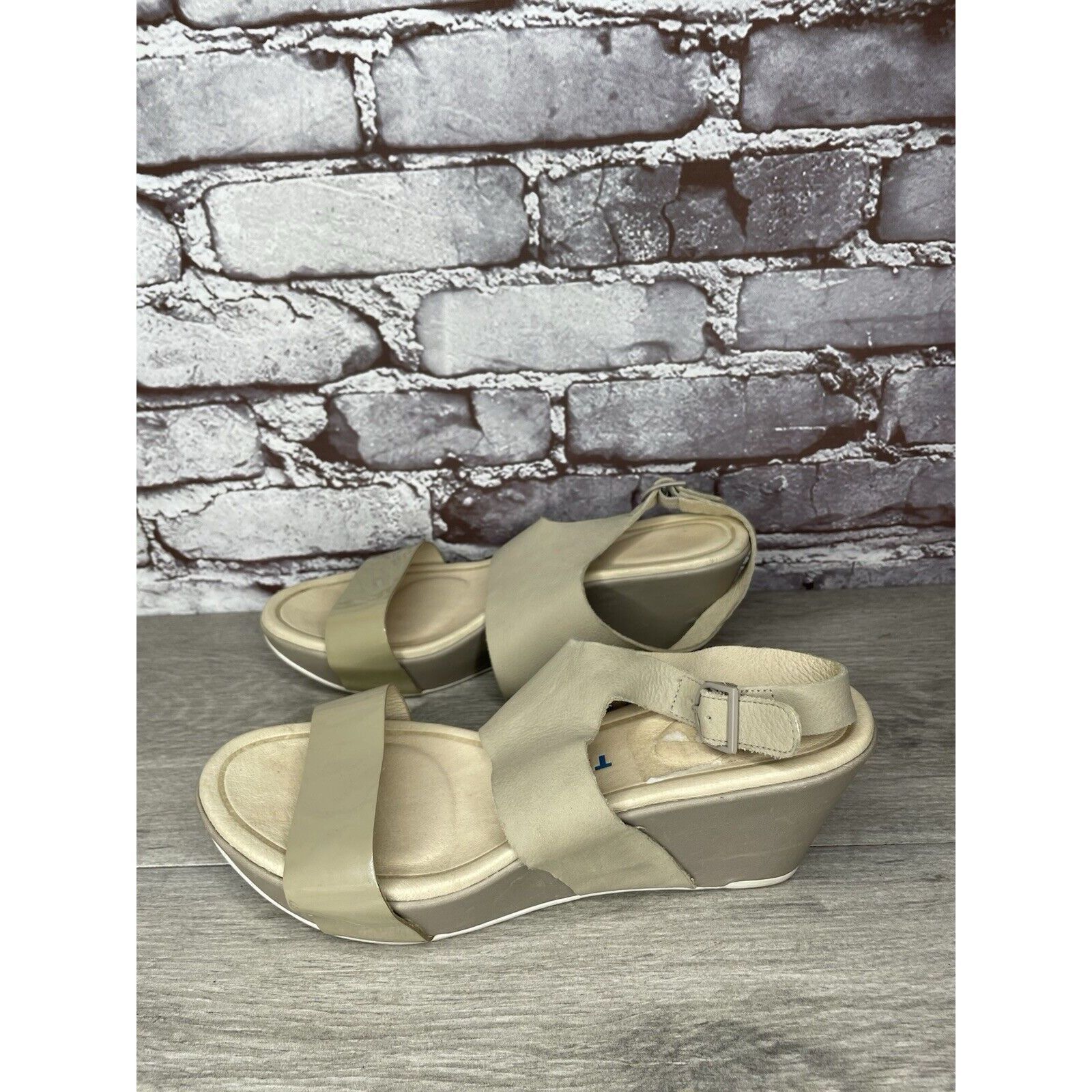 TSUBO TSUBO Taupe Soft Leather Patent Open Toe Strap Wedge Sandals Size US 8.5 / IT 38.5 - 3 Thumbnail