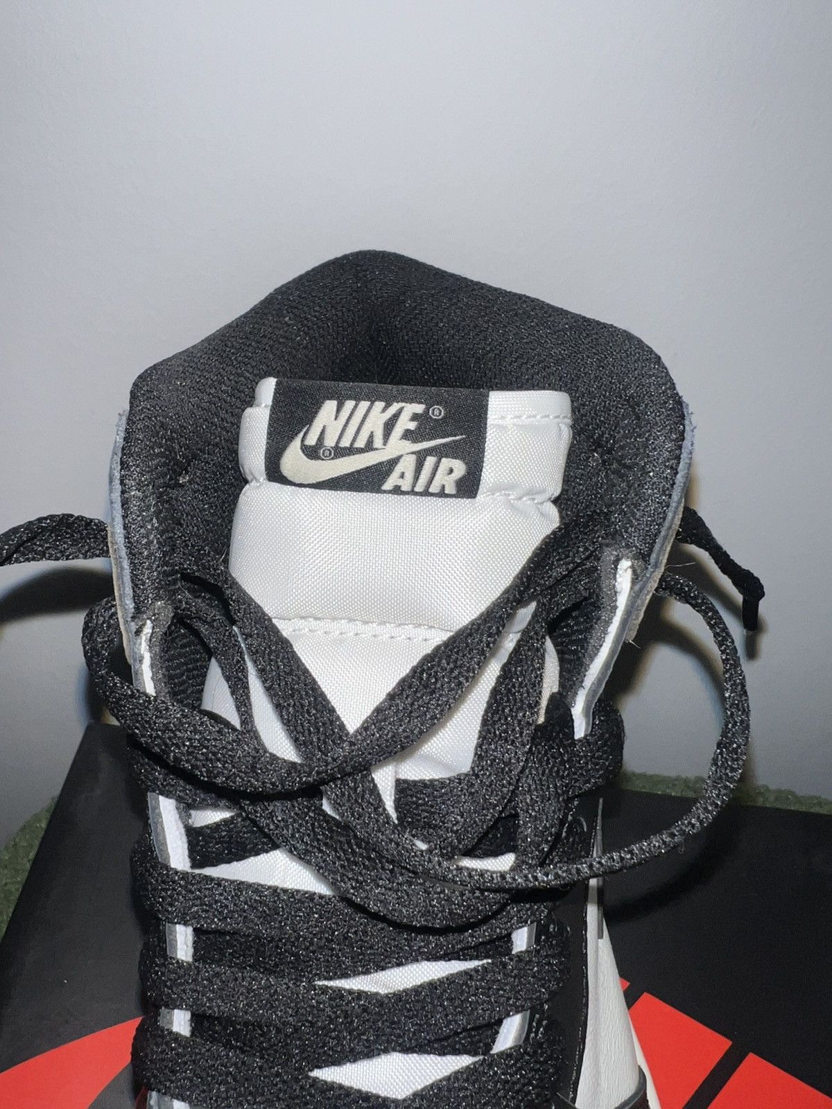 Nike Jordan 1 Dark Mocha 9.5 Size US 9.5 / EU 42-43 - 8 Thumbnail