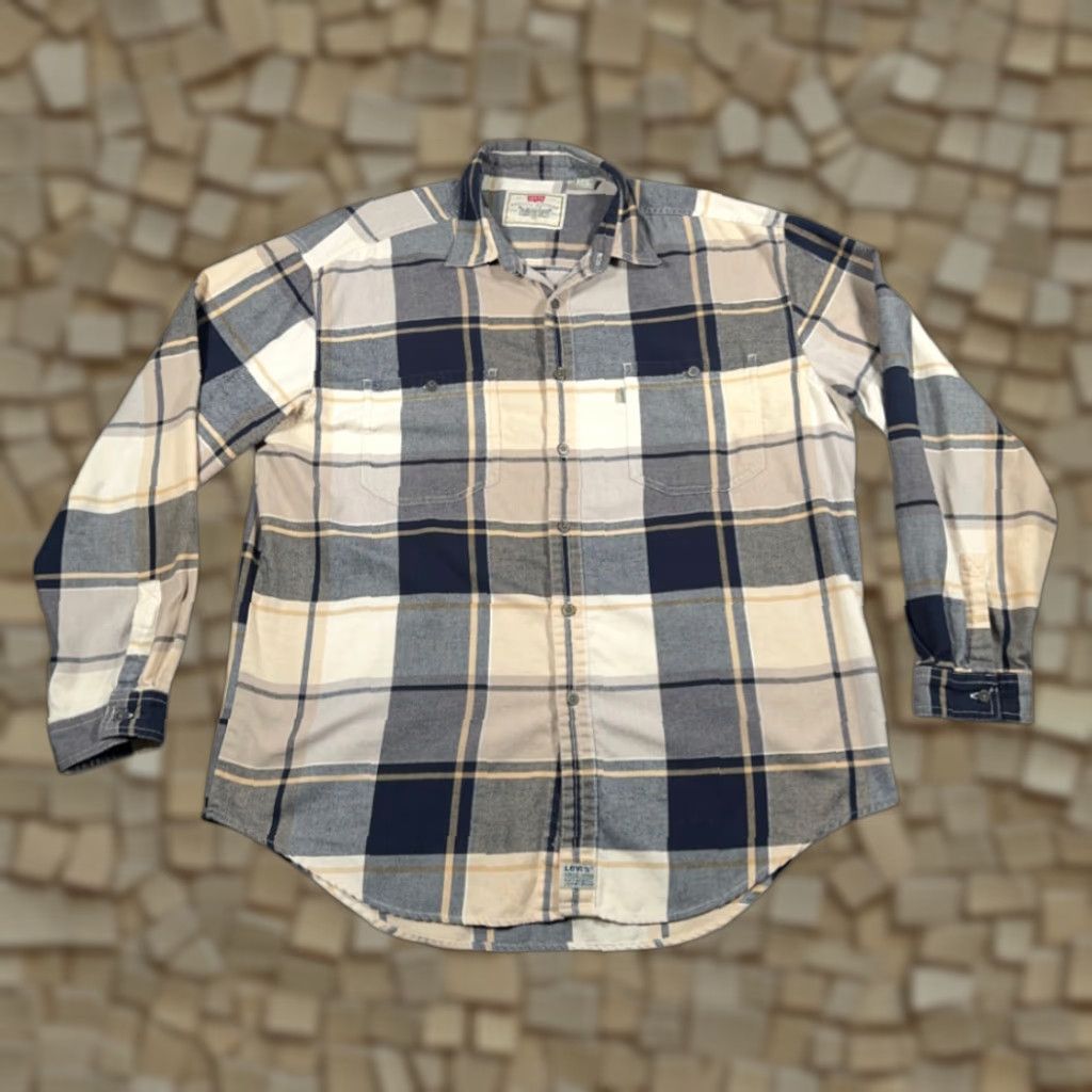 Levi's VINTAGE Levi's Shirt Adult XL Brown Plaid Flannel Workwear Grunge 90s Levi's tag Pockets 90s Mens XL Compact Size US XL / EU 56 / 4 - 1 Thumbnail