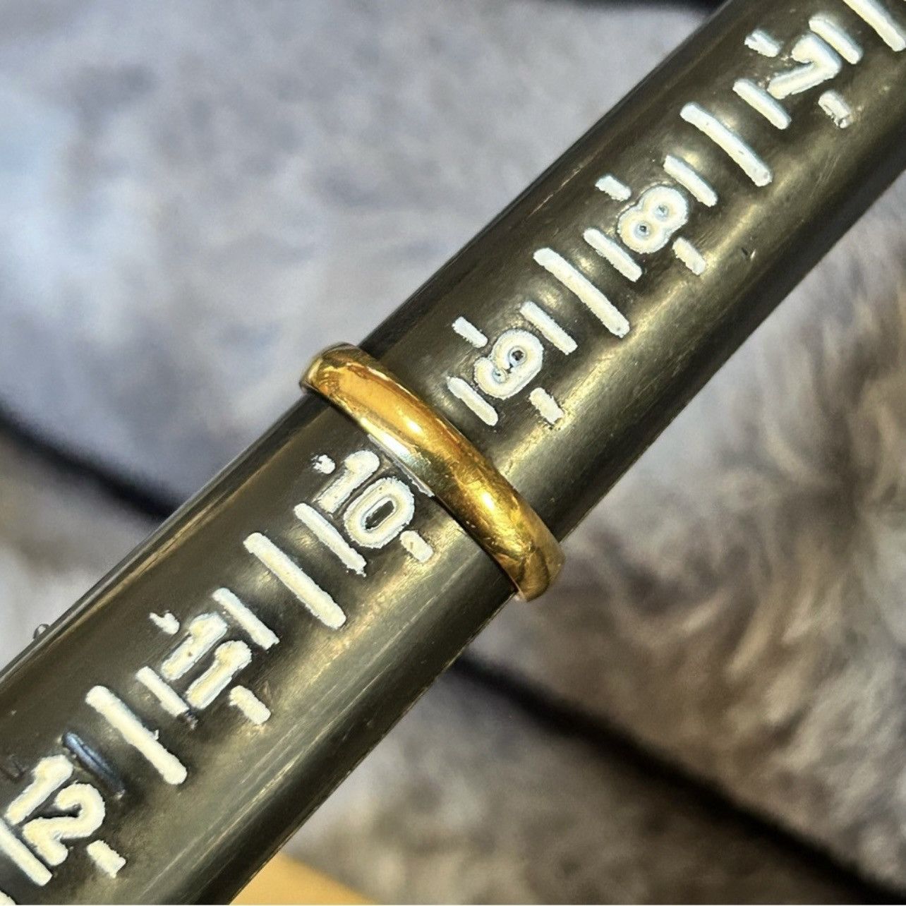 Jewelry Men’s 18kt solid yellow gold 4mm classic dome band NIB 9.5 Size ONE SIZE - 5 Thumbnail