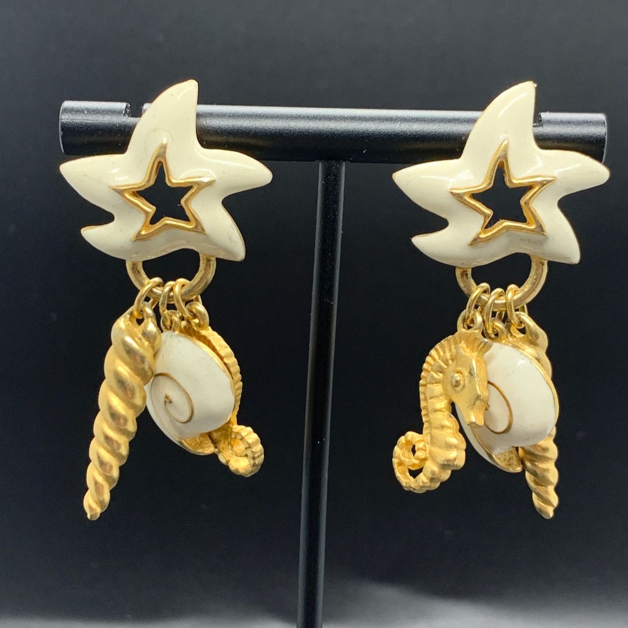 Other Signed Daria Shell Star White Enamel Gold Tone Earrings 2" Size ONE SIZE - 6 Thumbnail