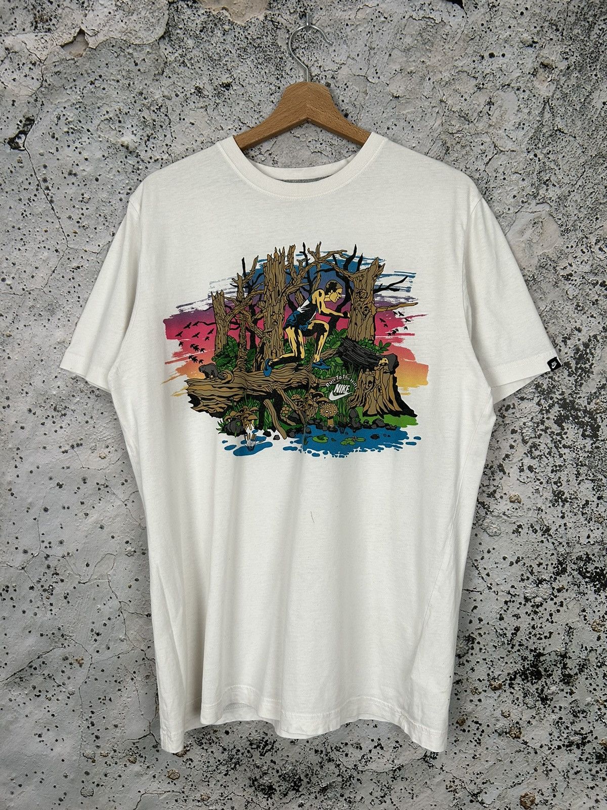 Nike Vintage Nike Running Graphic Tee Sportswear Swoosh Retro Size US L / EU 52-54 / 3 - 1 Thumbnail