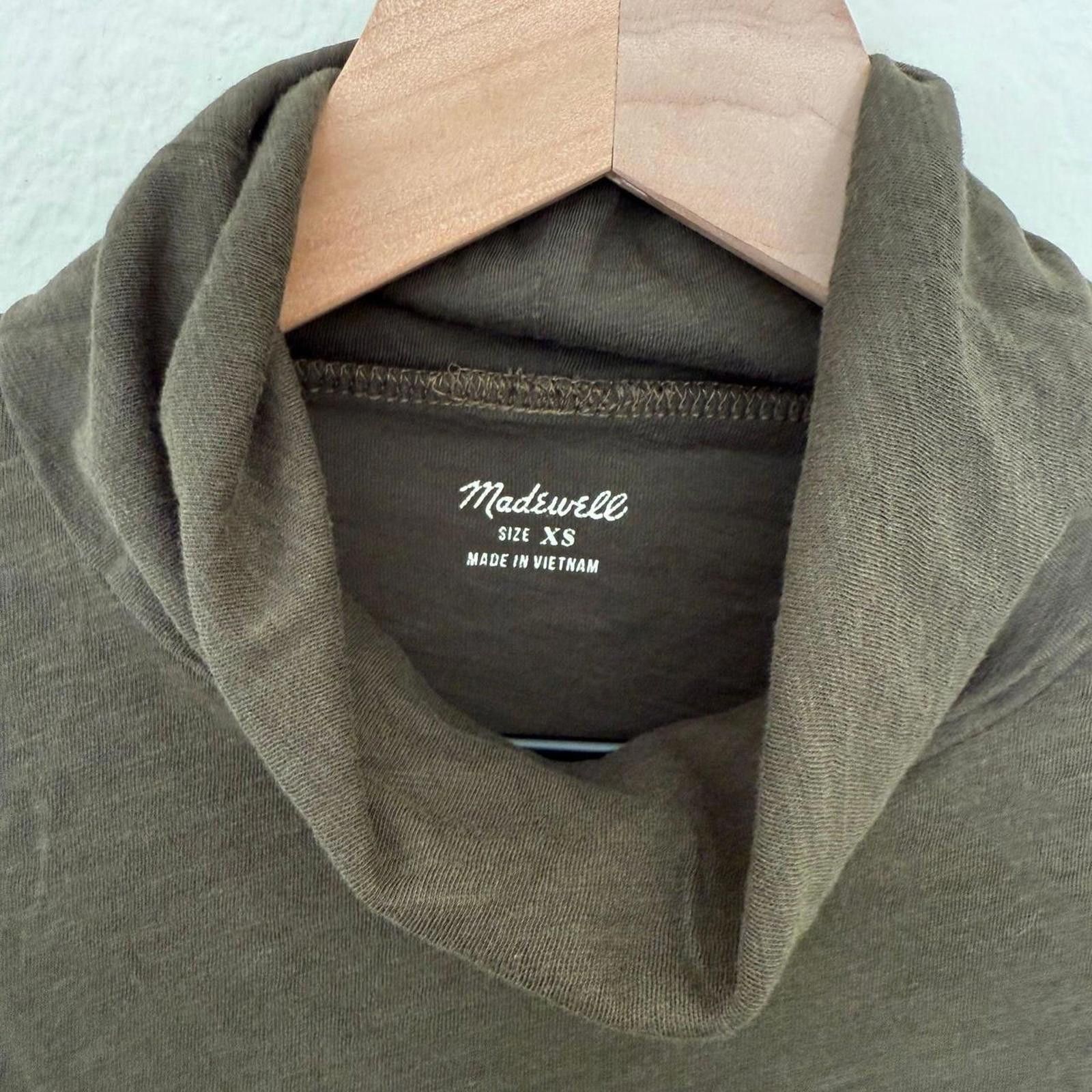 Madewell Madewell Shirt Women's XS Olive Green Turtle Neck Size XS / US 0-2 / IT 36-38 - 2 Thumbnail