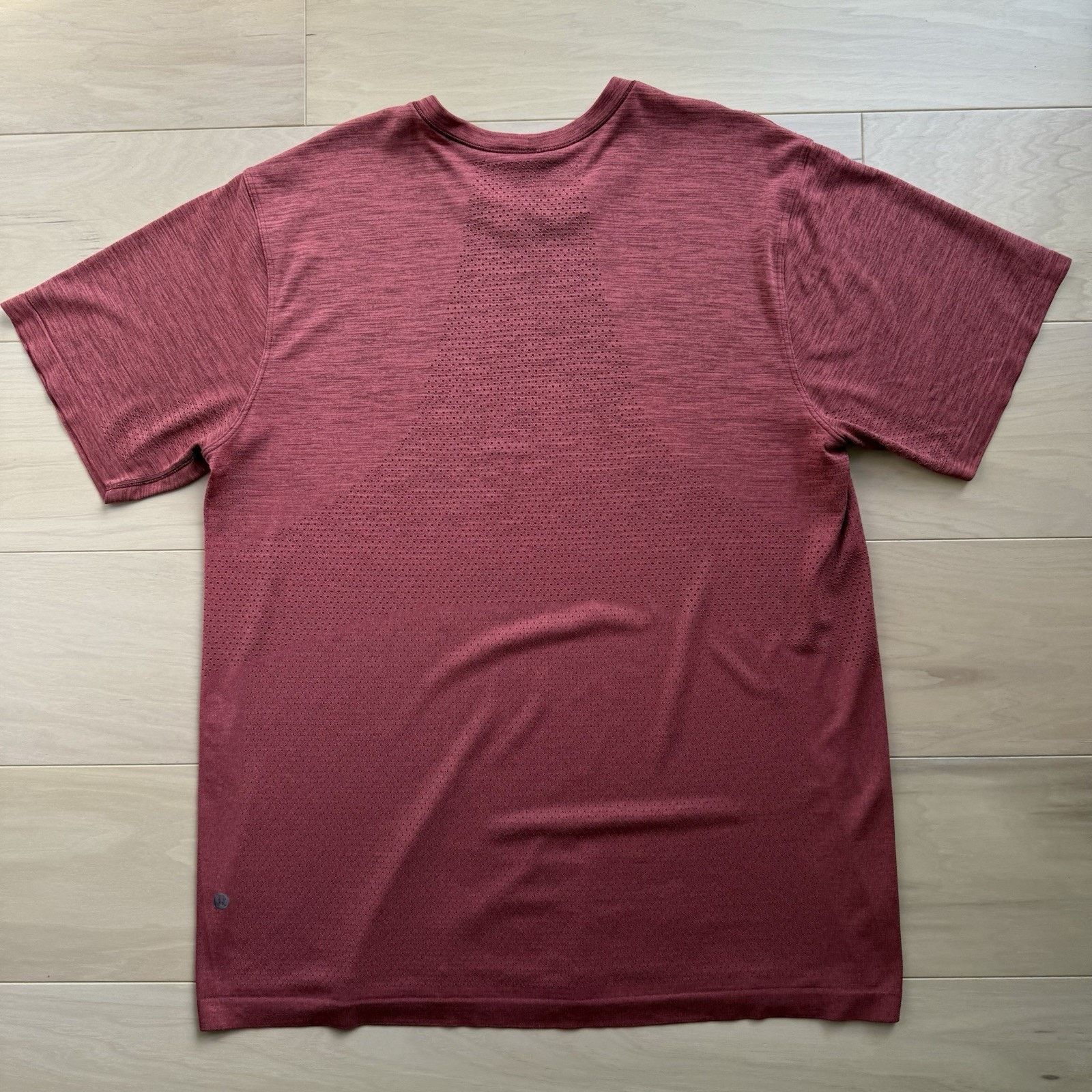 Lululemon Lululemon Metal Vent Shirt 2XL Red Yoga Running Workout Size US XXL / EU 58 / 5 - 7 Thumbnail