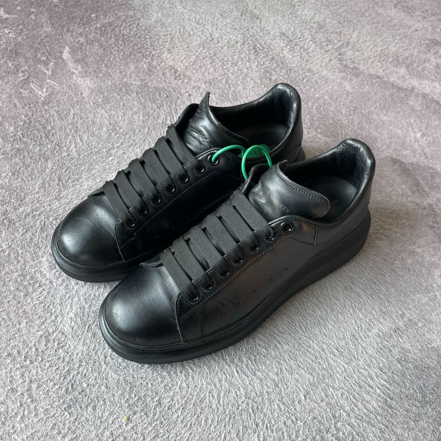 Alexander McQueen Alexander McQueen Black Lowtop Sneakers 43 Men Size US 10 / EU 43 - 1 Thumbnail