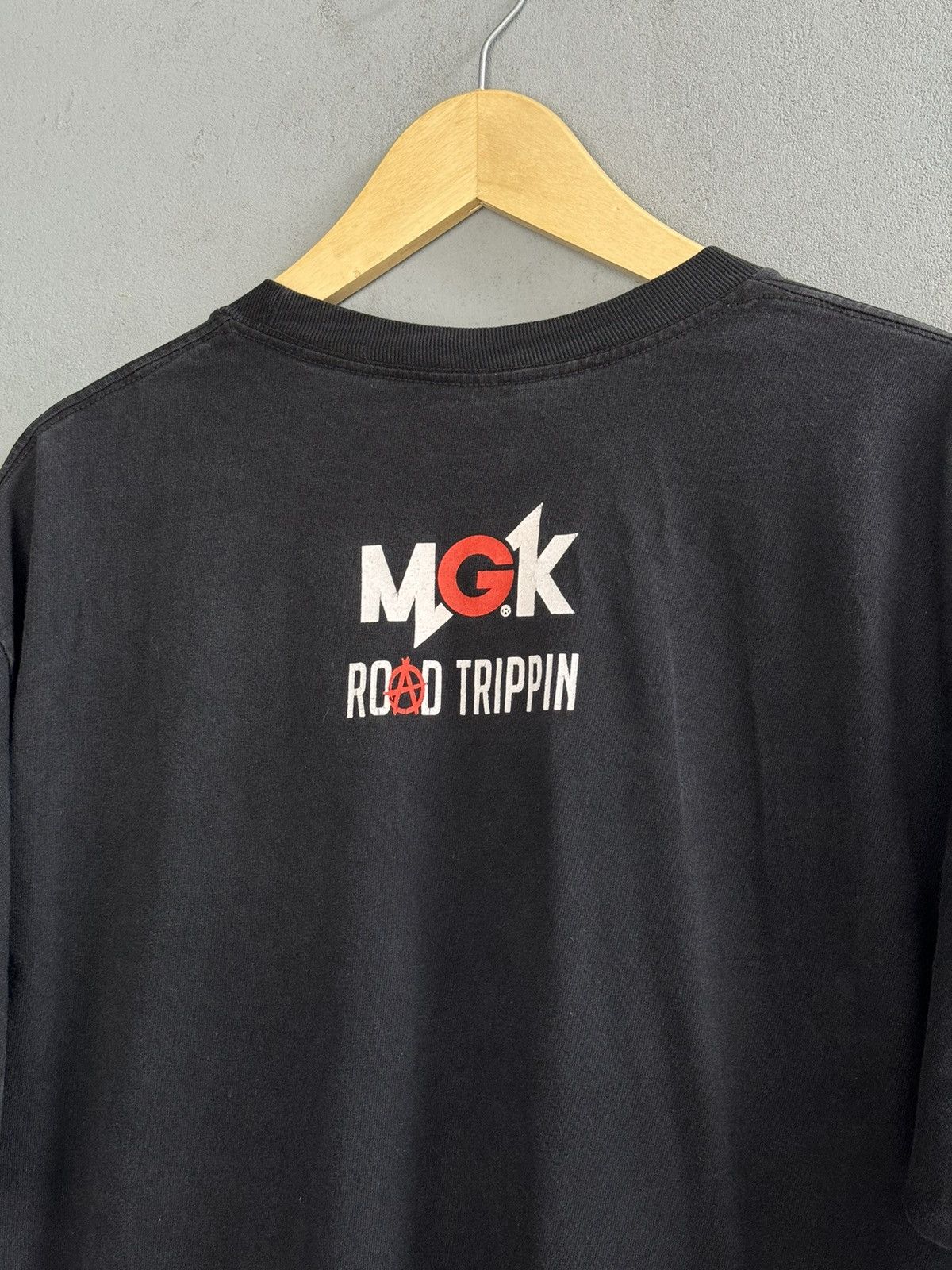 Band Tees × Rap Tees × Vintage MGK Road Trippin Machine Gun Kelly Tees Size US L / EU 52-54 / 3 - 6 Thumbnail