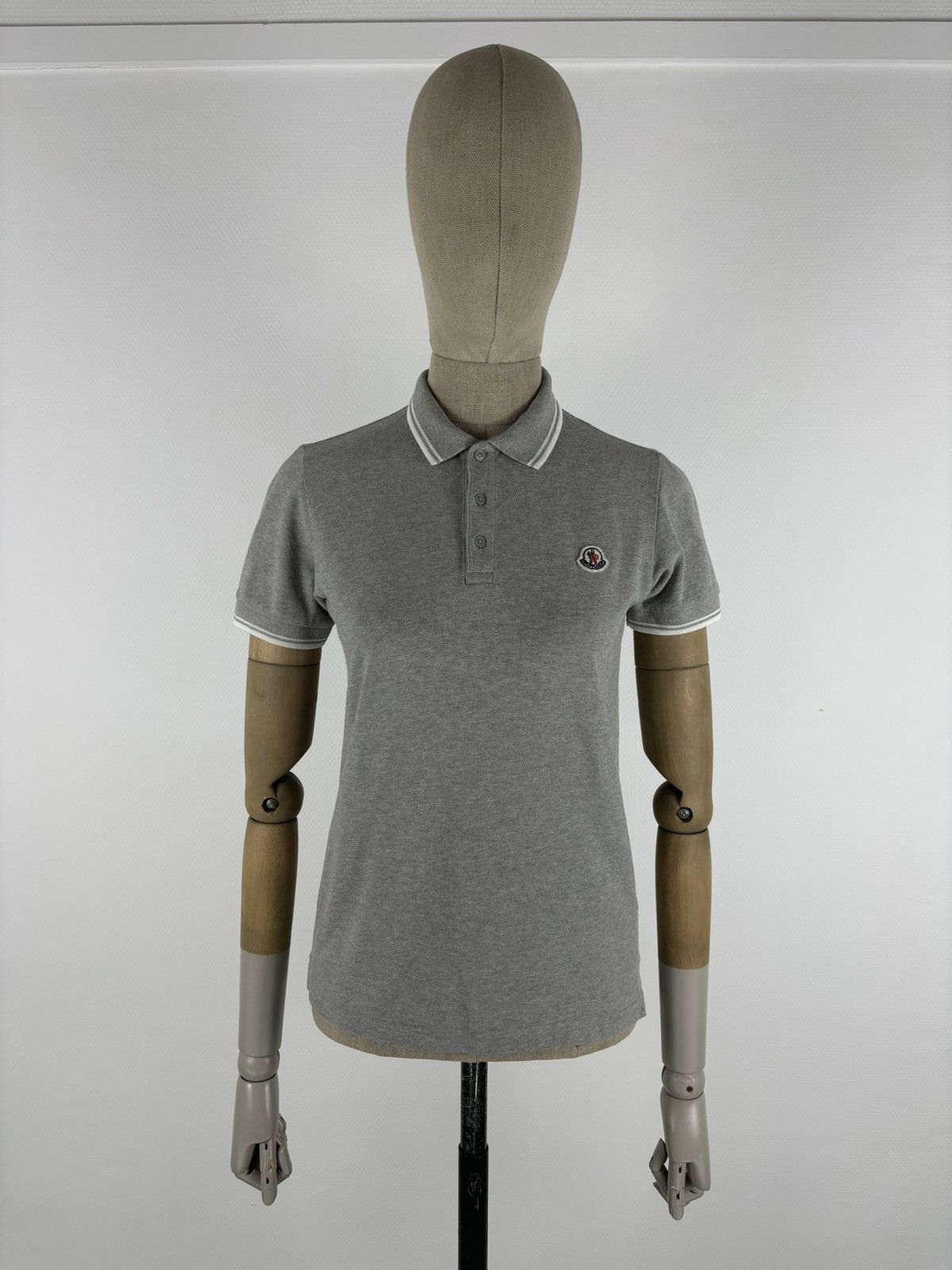 Moncler Women's Gamme Bleu MAGLIA Manica Corta Polo Grey Cotton Patch Logo Buttons T-Shirt Size ONE SIZE - 2 Thumbnail
