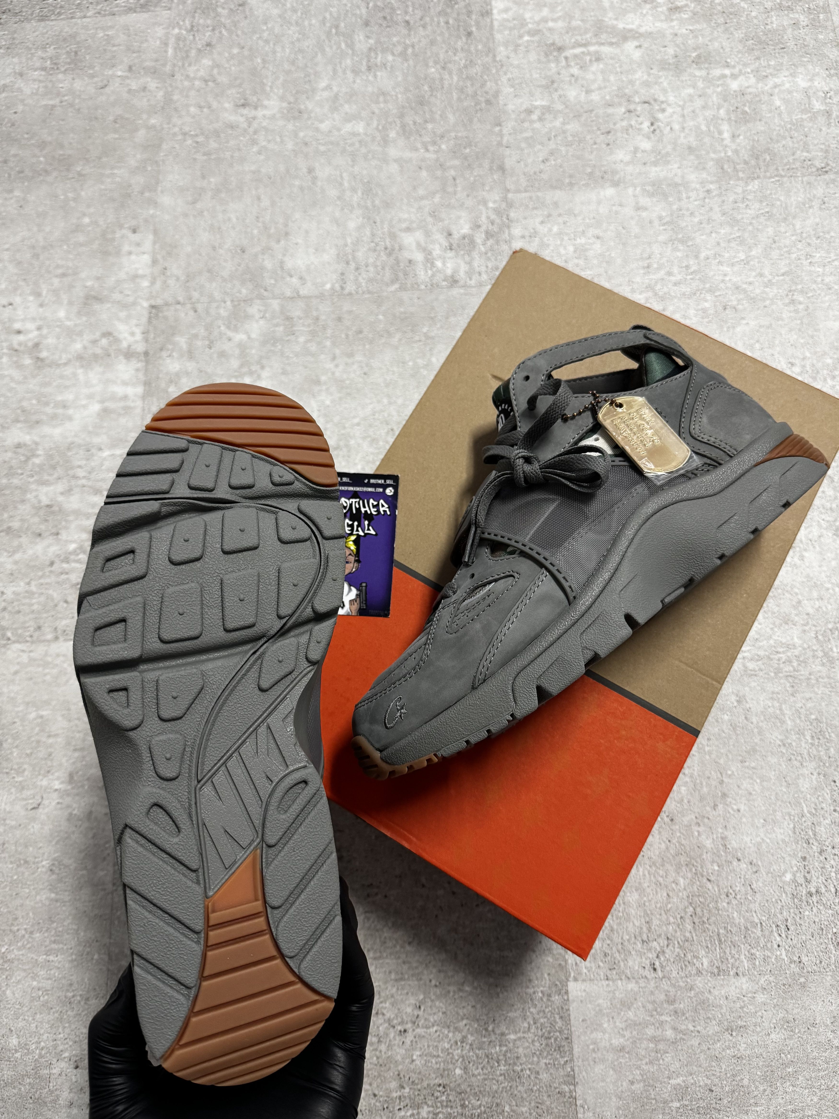 Corteiz Corteiz x Nike Air Huarache - Gully Grey Size US 9.5 / EU 42-43 - 6 Thumbnail