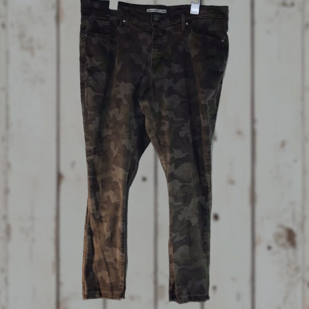 Levi's Levi's Camo 311 Shaping Skinny Jeans Plus Size 18W Multicolor Womens Size 40" / US 18 - 1 Thumbnail