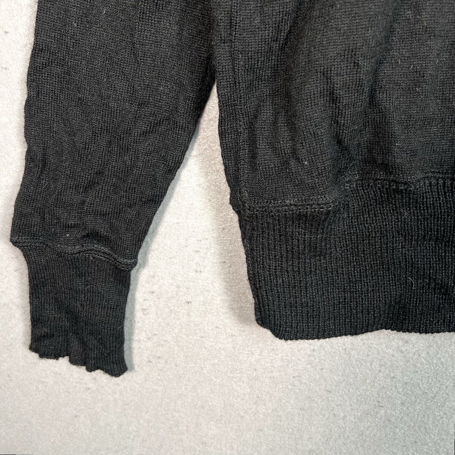 Vintage VINTAGE Holt's Sporting Goods Thompson Jr Hi V-Neck Pullover Sweater Black Mens M | 60's | Sweater | Pullover | V-Neck | Long Sleeve Size US M / EU 48-50 / 2 - 5 Thumbnail