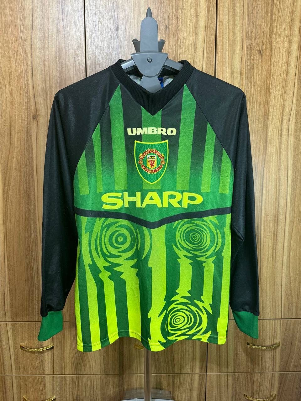 image of Soccer Jersey x Umbro Manchester United Goalkeeper Shirt in Green, Men's (Size Small)