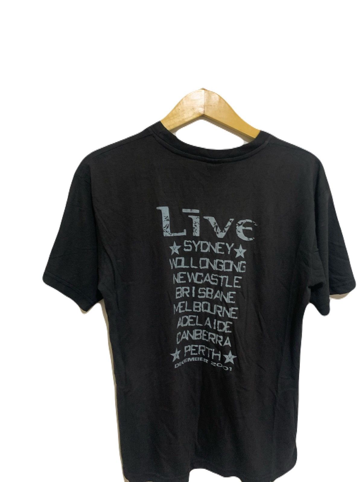 Band Tees Live Band Tour Australia 2001 T-shirt Y2K tee grunge nirvana Size US S / EU 44-46 / 1 - 7 Thumbnail