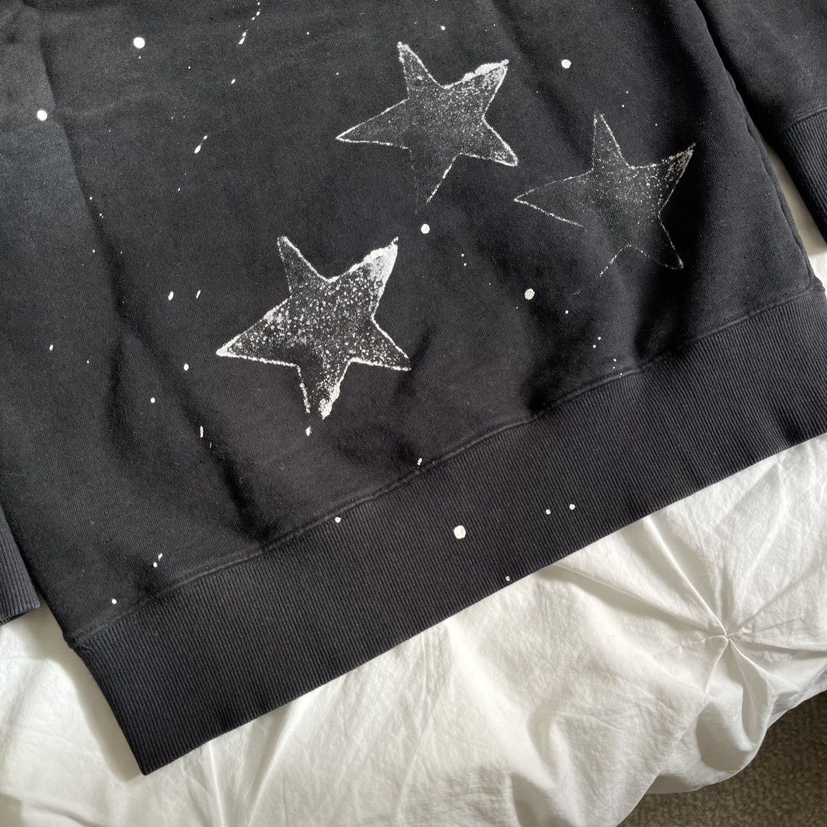 Acne Studios Acne Studios Bliss Merci Paw13 Star Paint Splattered Sweater Size US L / EU 52-54 / 3 - 15 Thumbnail
