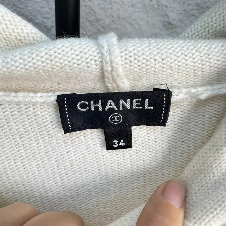 Chanel Chanel Cruise ship series beige logo cashmere knitted hood Size XXS / US 00 / IT 34 - 2 Thumbnail